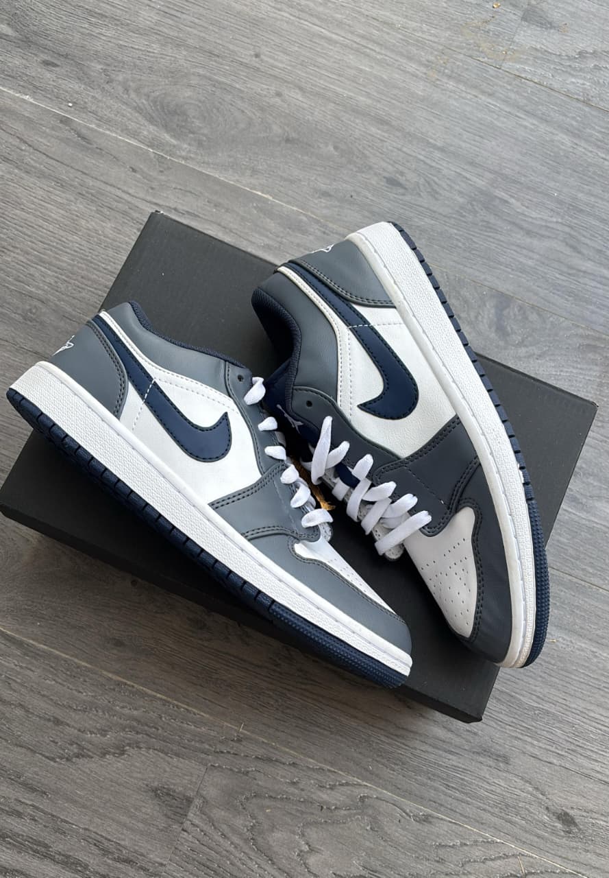 Nike air Jordan 1s low