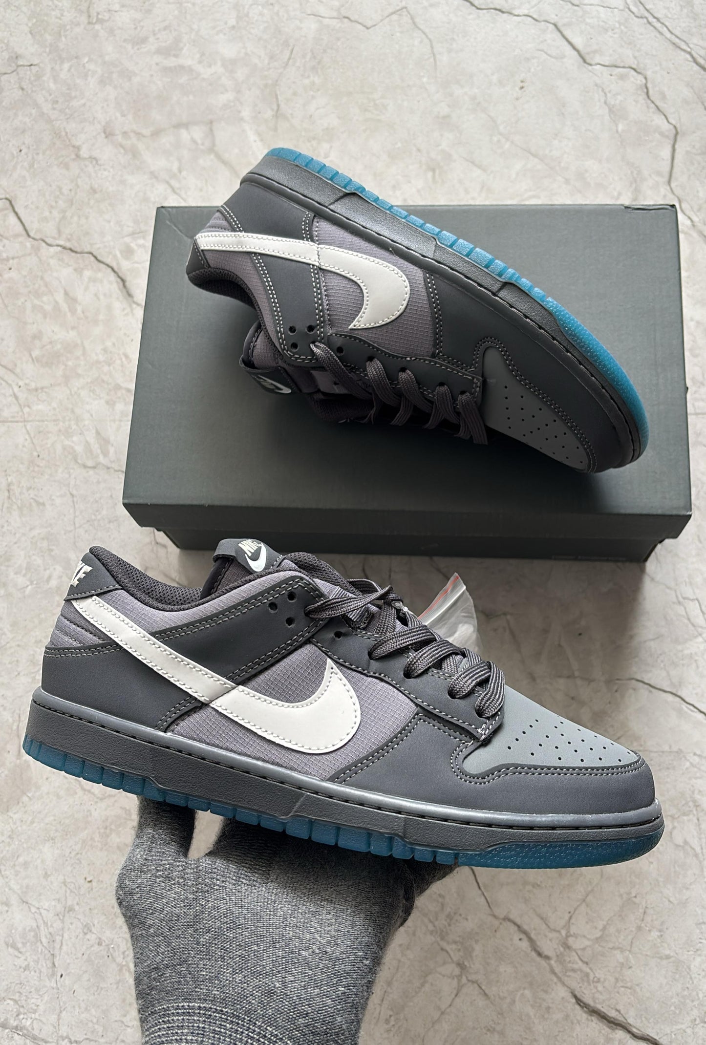 Nike sb dunk anthracite reflected tick