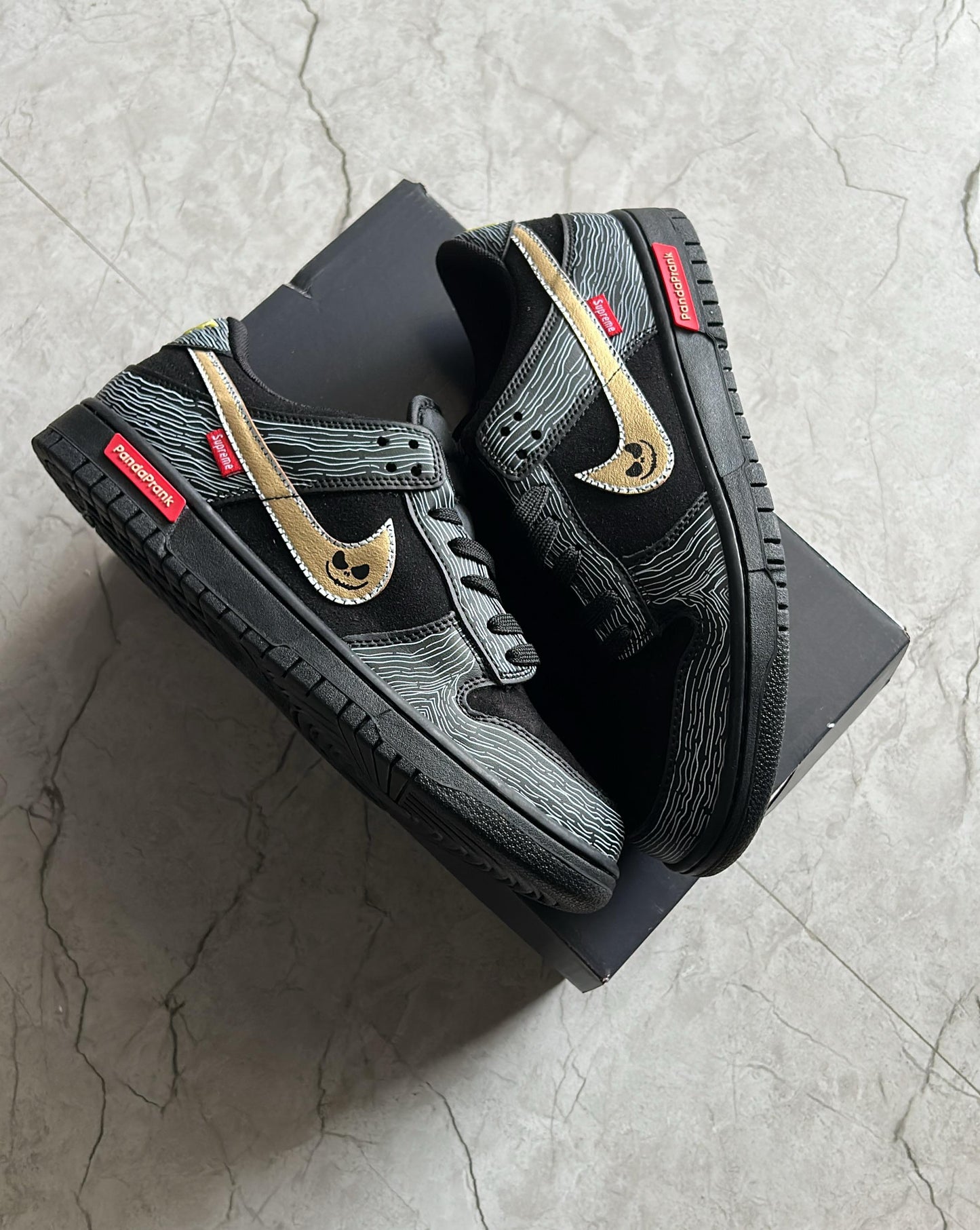 Nike sb dunk supreme panda prank