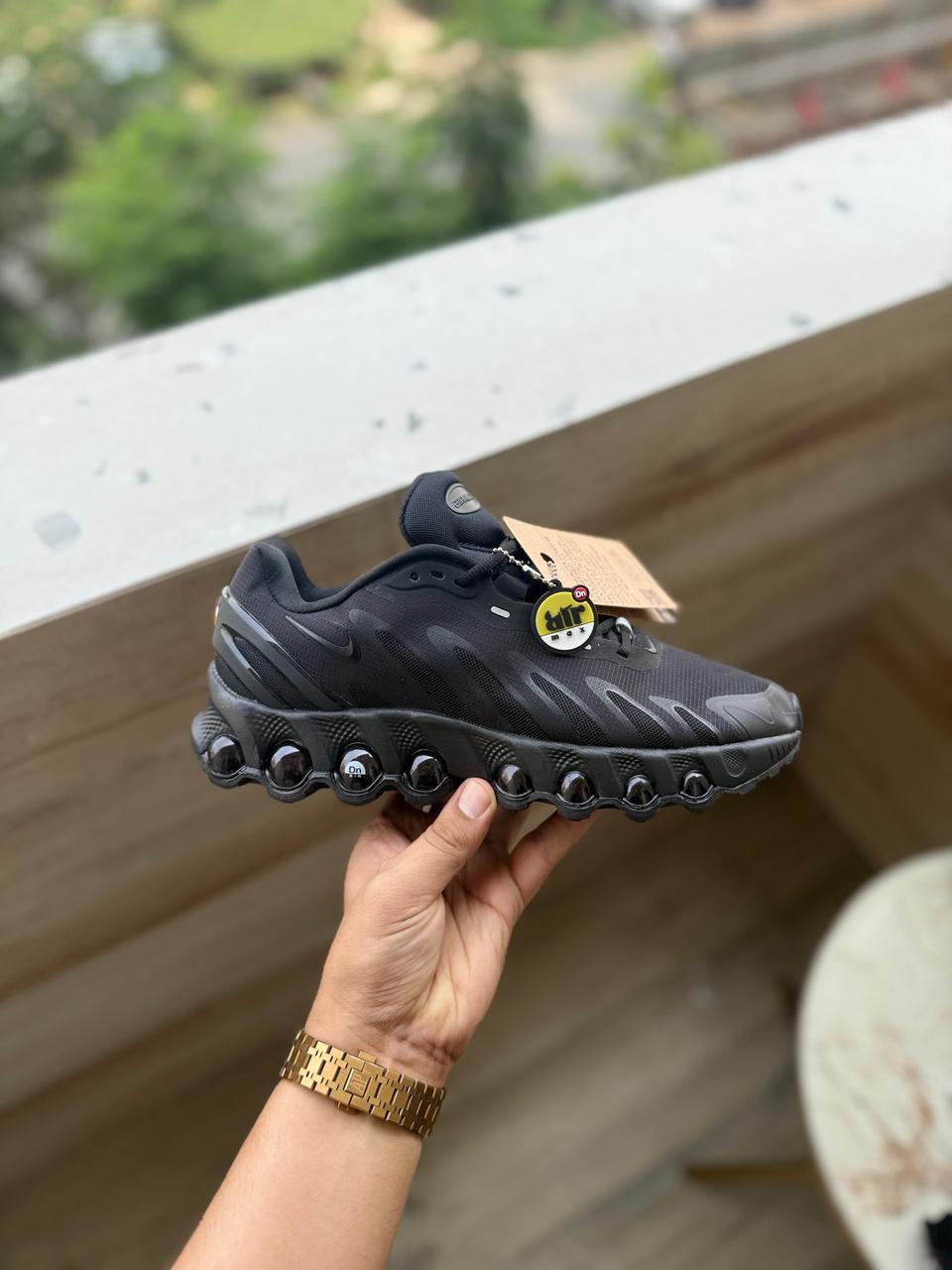 Nike airmax DN8 black red