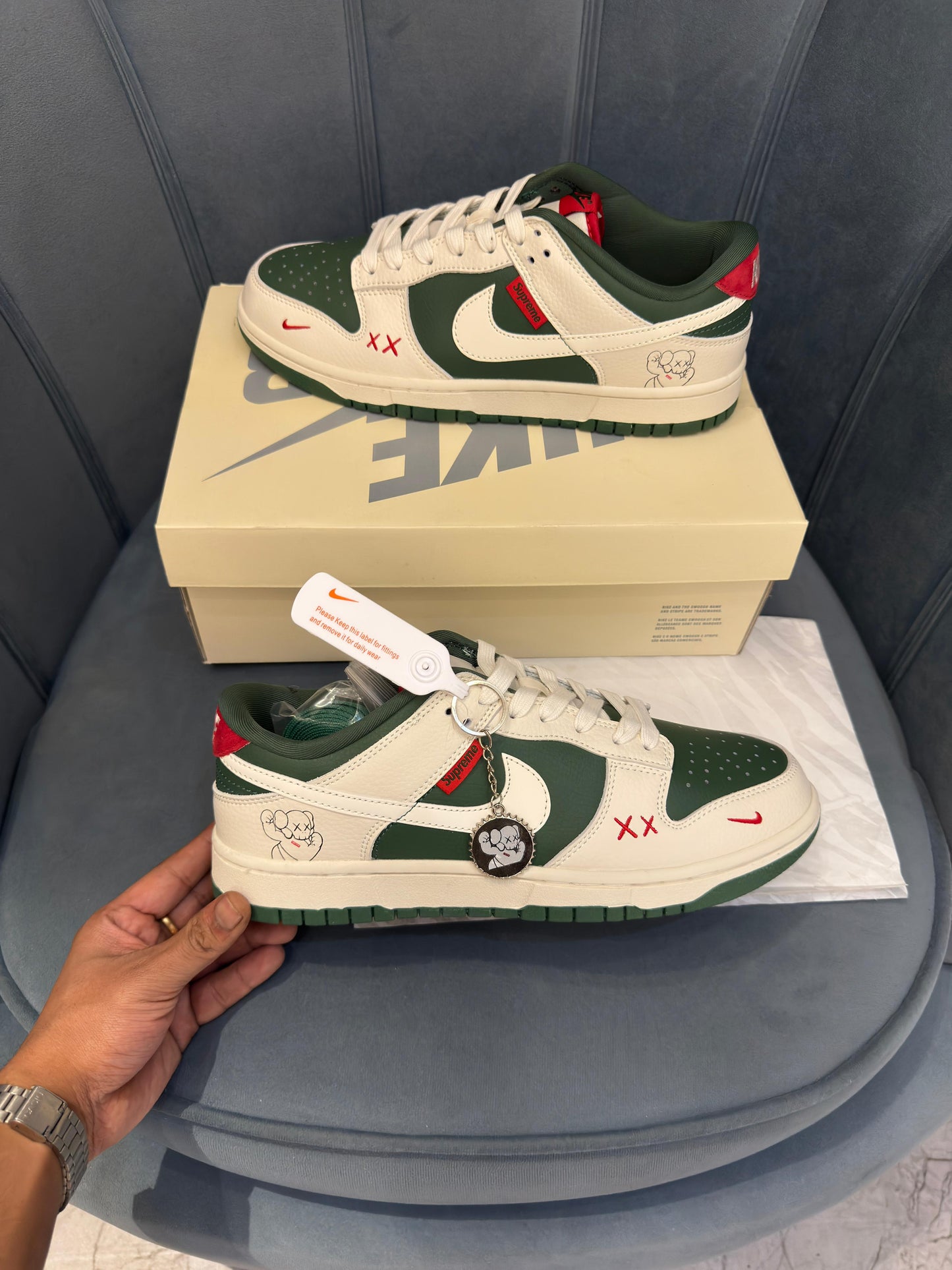 Nike sb dunk supreme x kaws