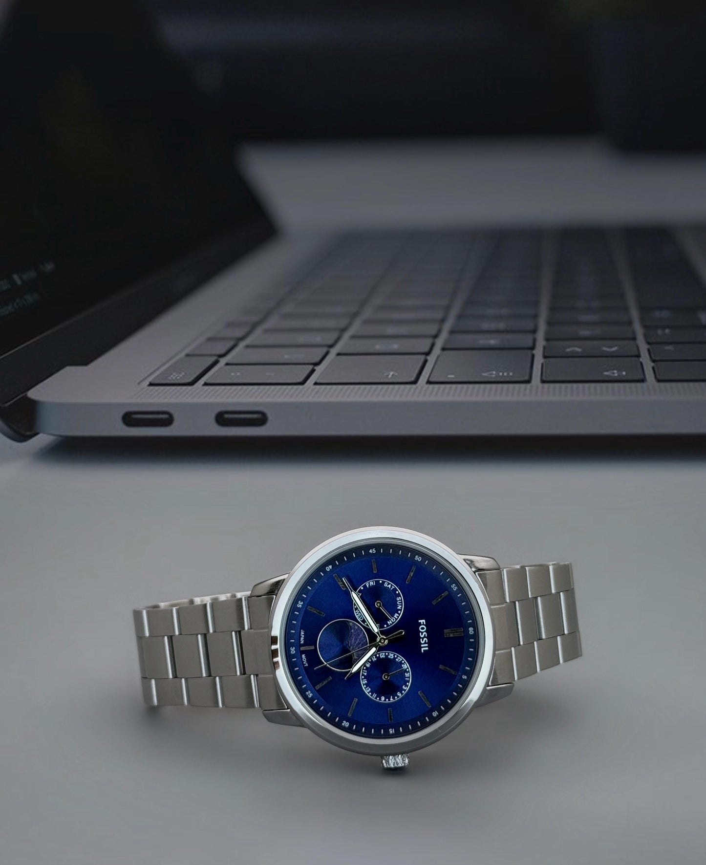 Fossil neutra minimalist
