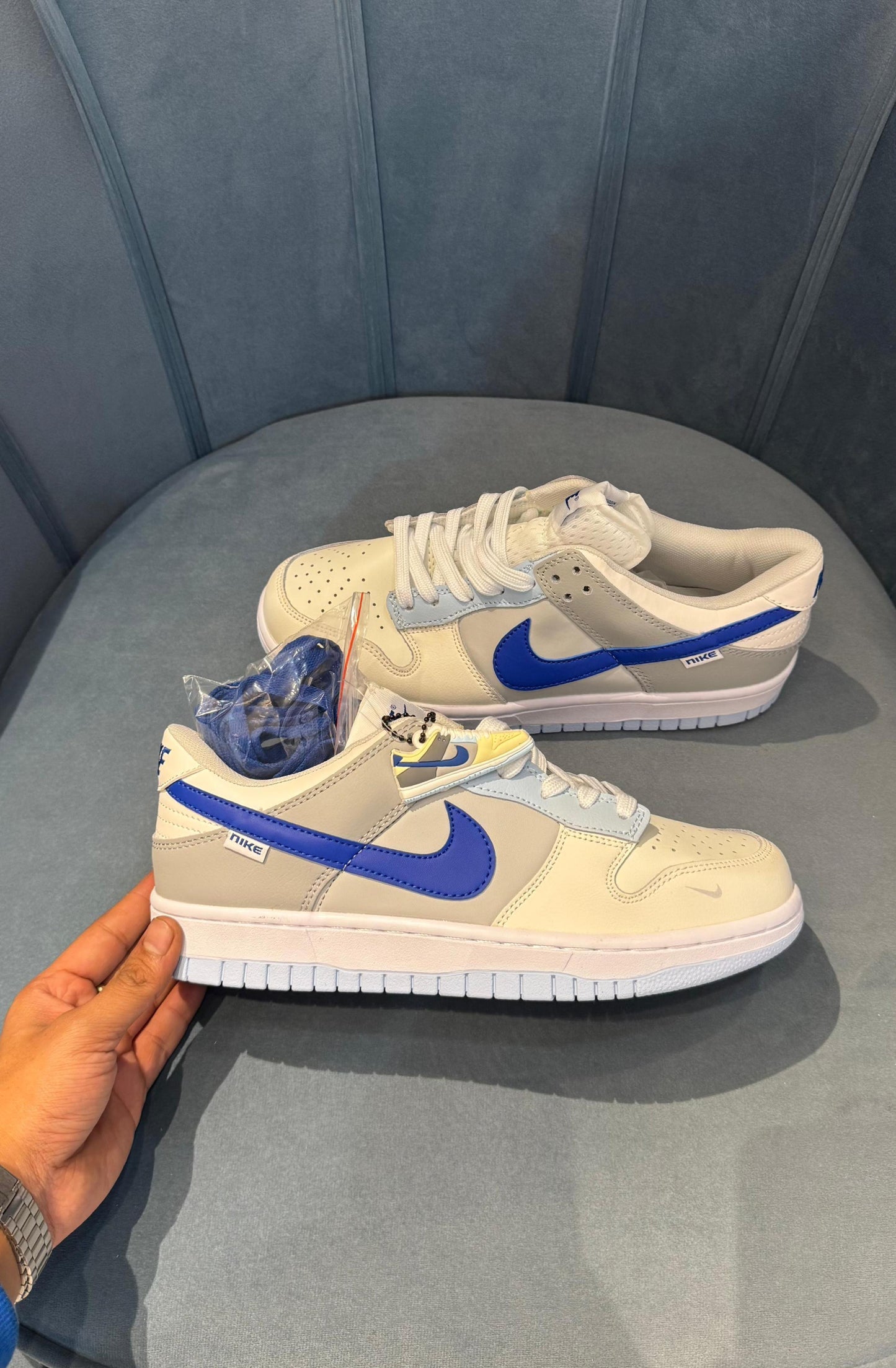 Nike sb dunk ivory hyper royal