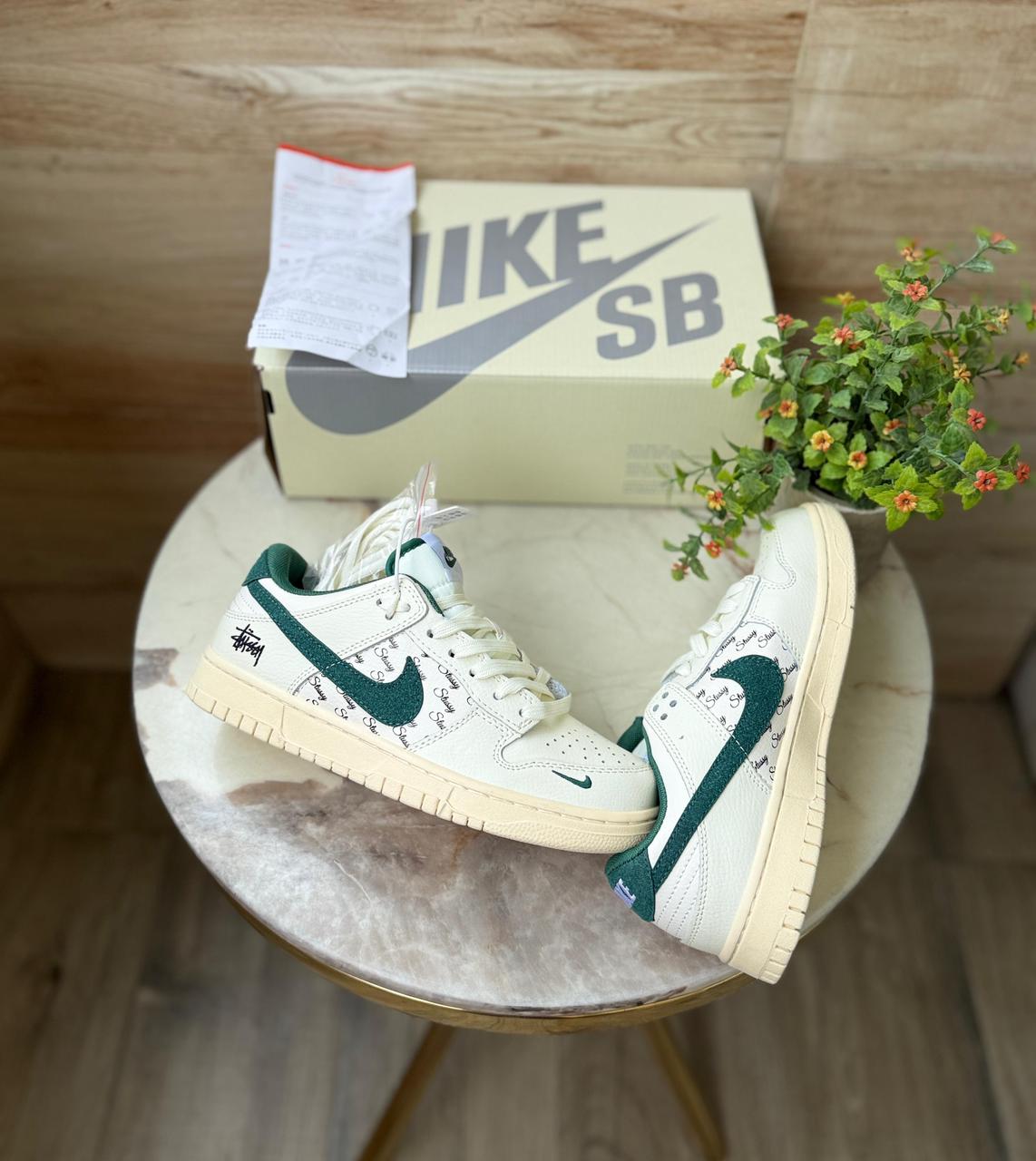 Nike sb dunk stussy white green 2025