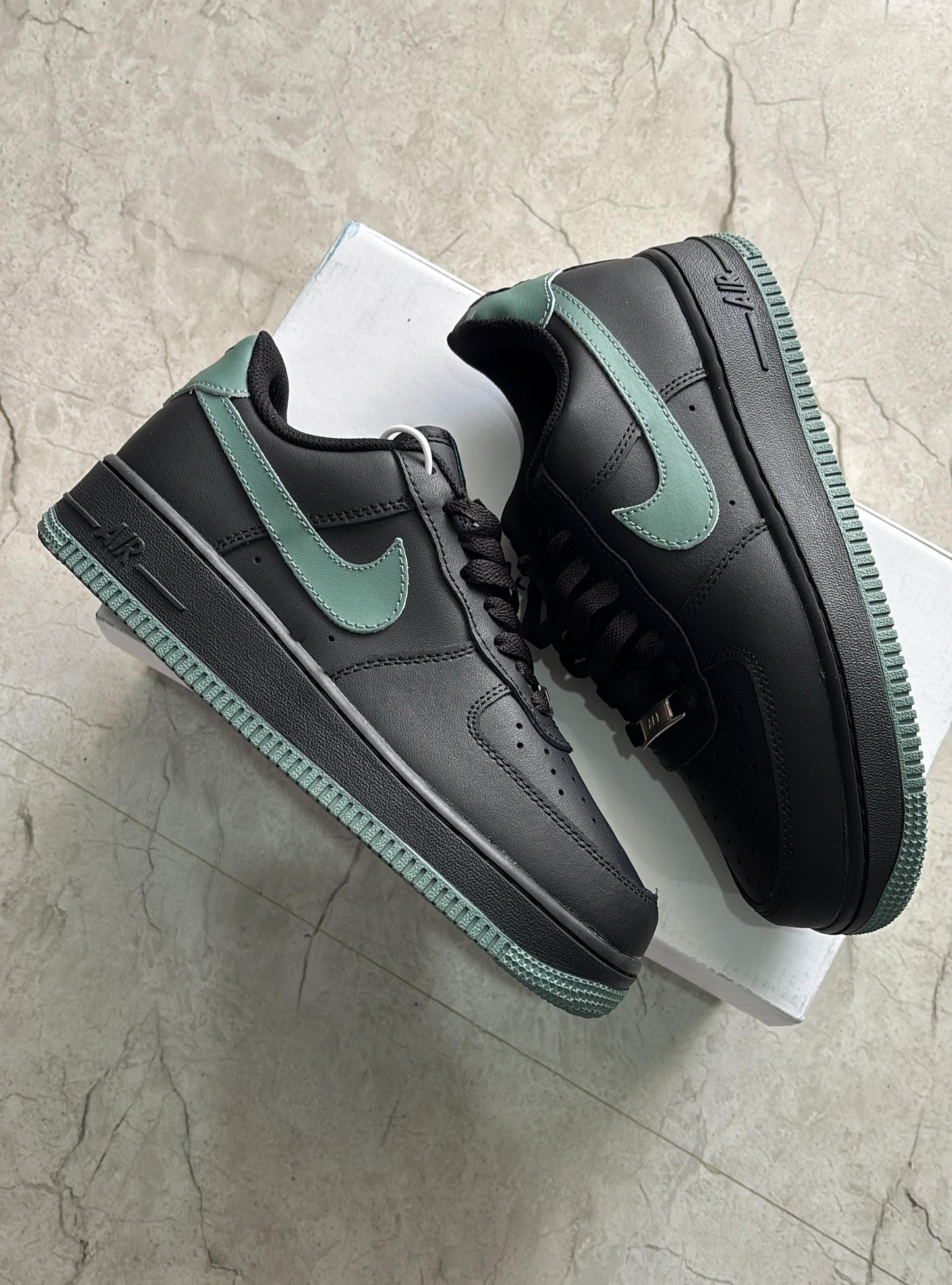 Nike airforce black green tick