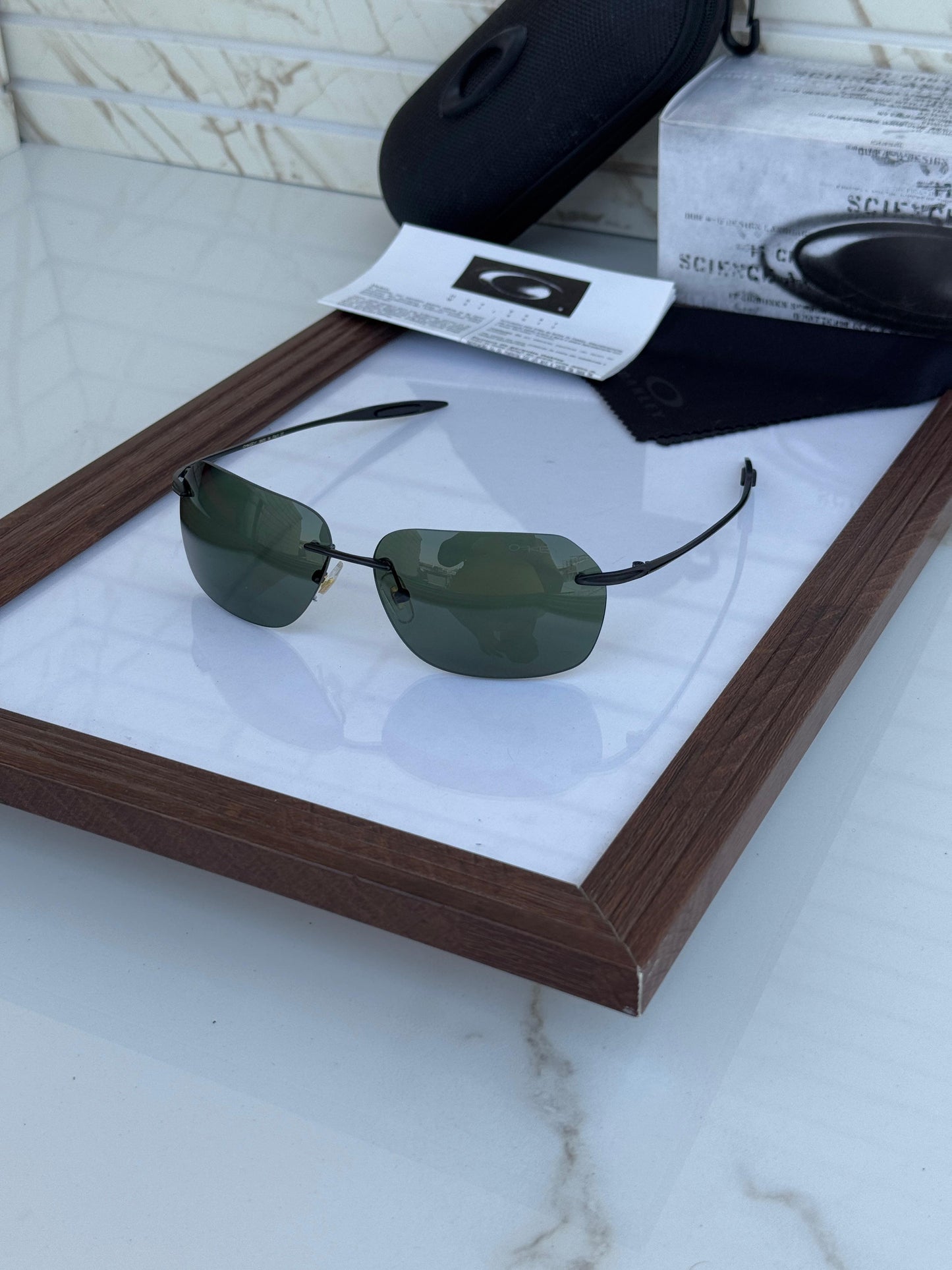 OAKLEY