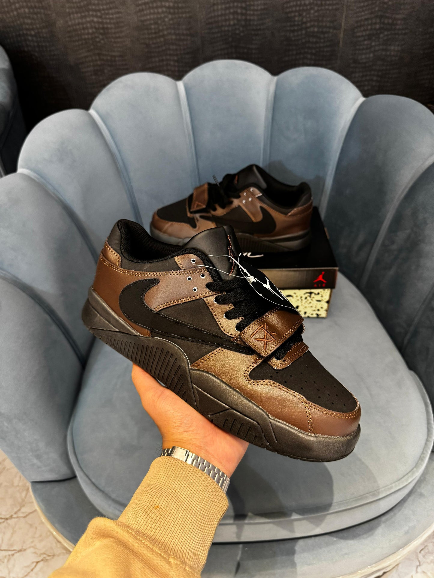 Nike air jordans retro travis scott cut the check dark mocha