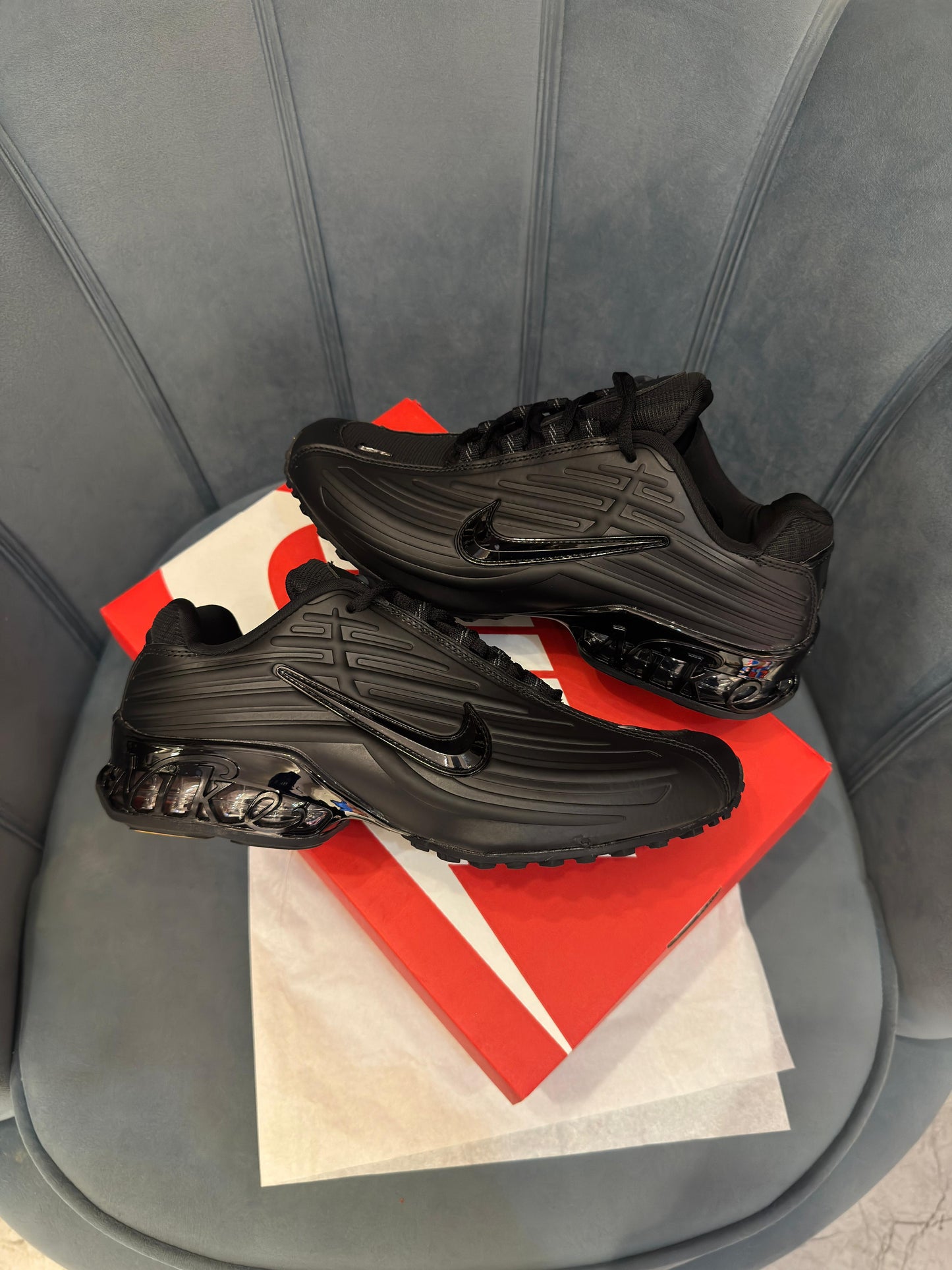 Nike black shox