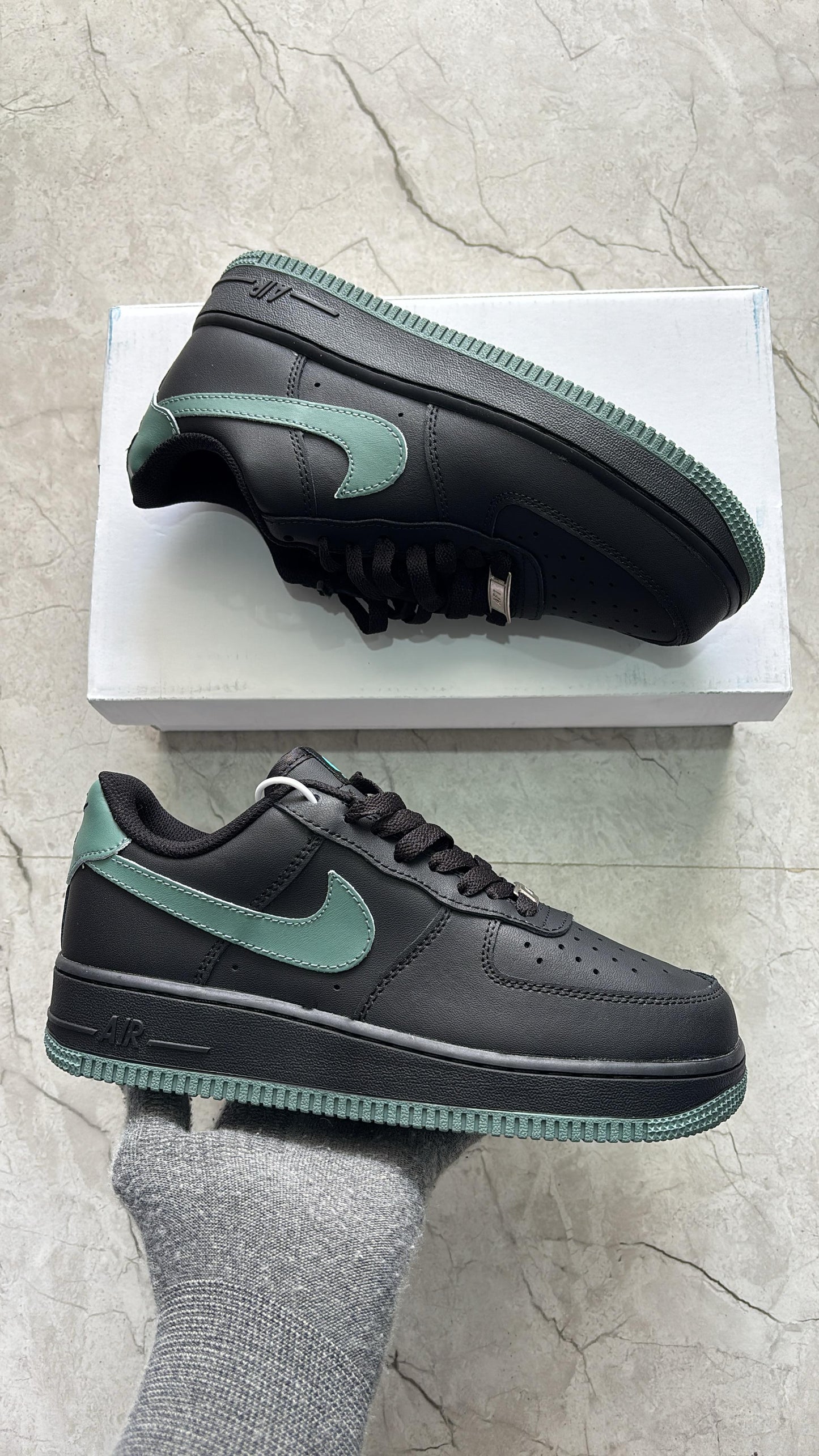 Nike airforce black green tick