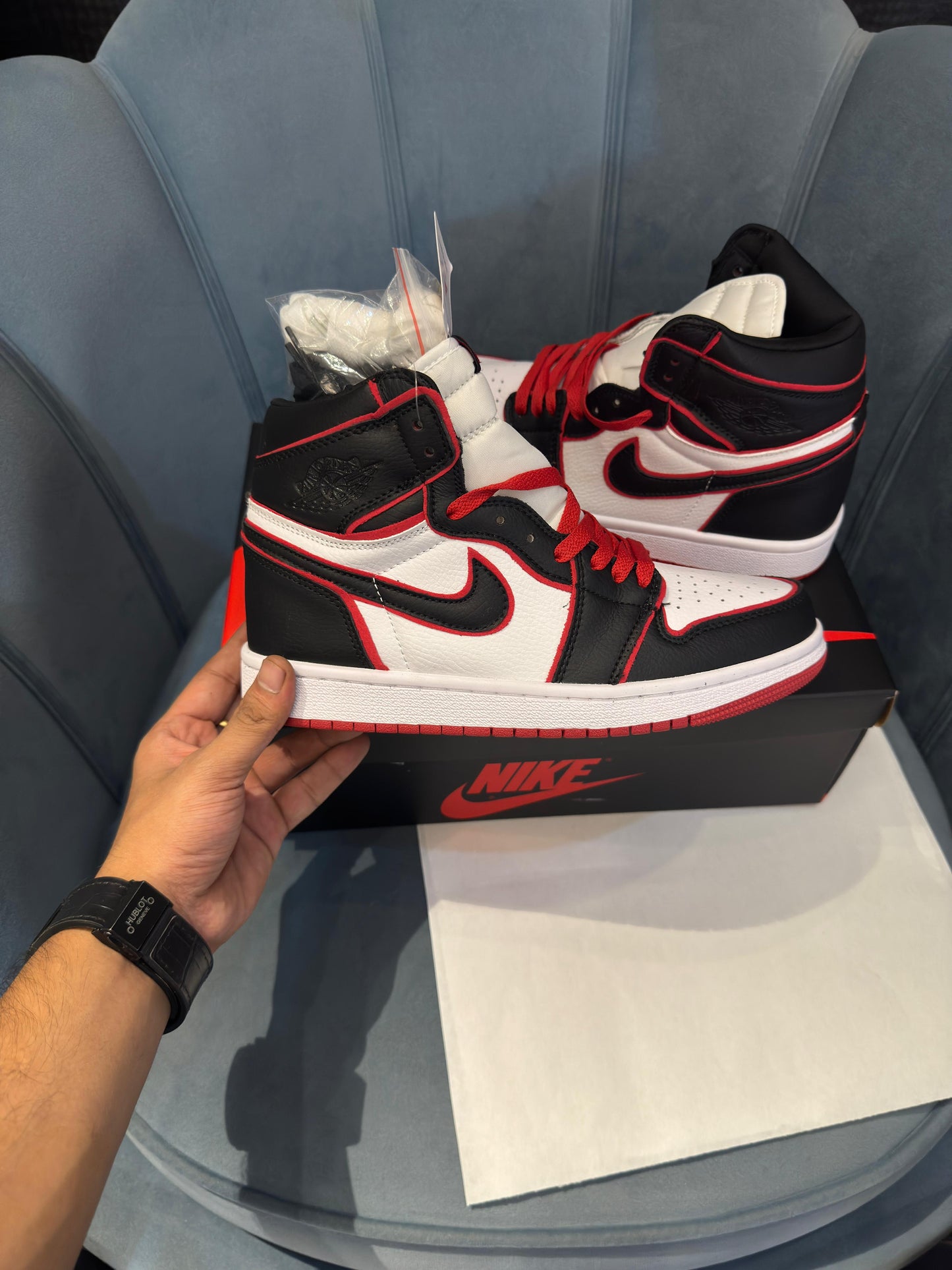 Nike air jordan 1s bloodline