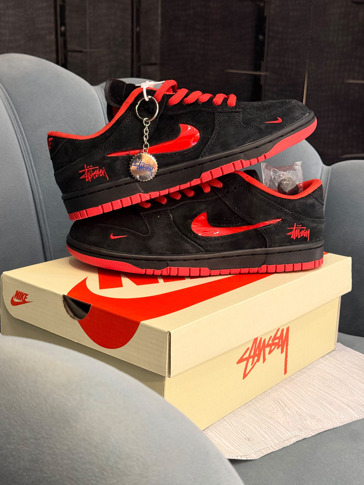 Nike sb dunk stussy x red