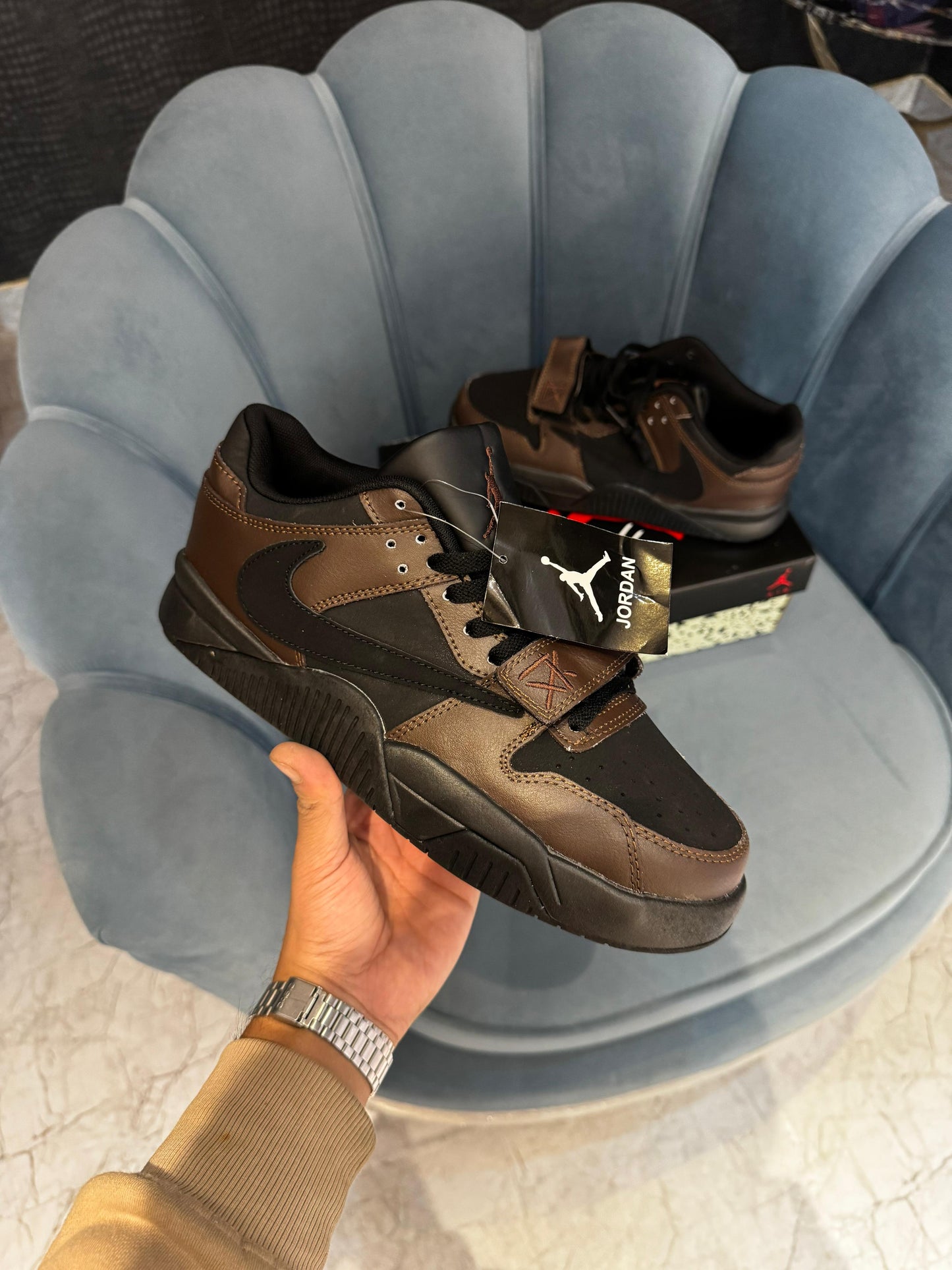 Nike air jordans retro travis scott cut the check dark mocha