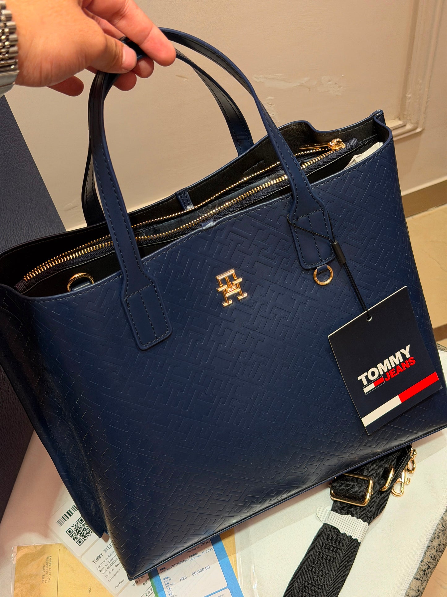 TOMMY HILFIGER
