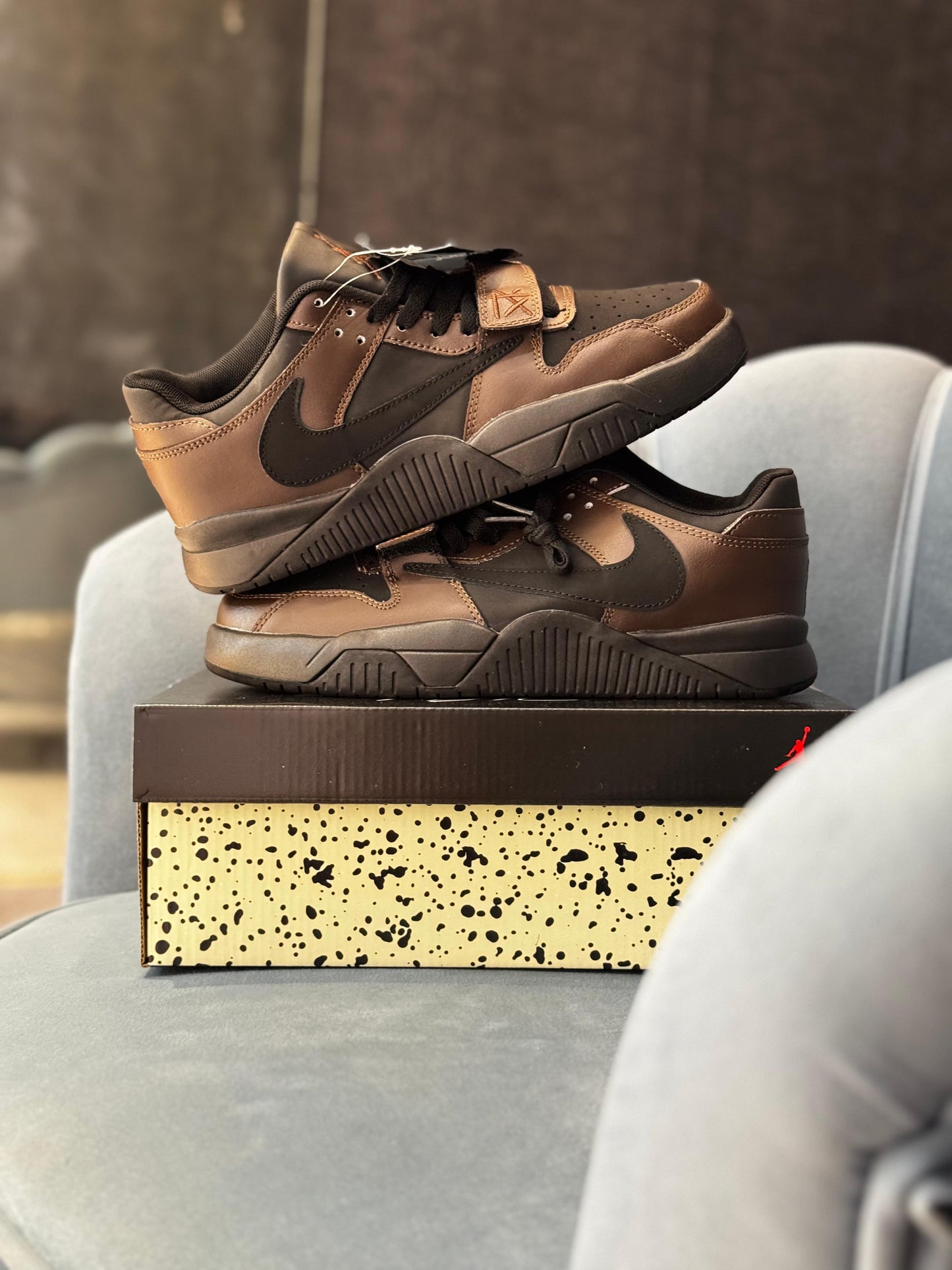 Nike air jordans retro travis scott cut the check dark mocha