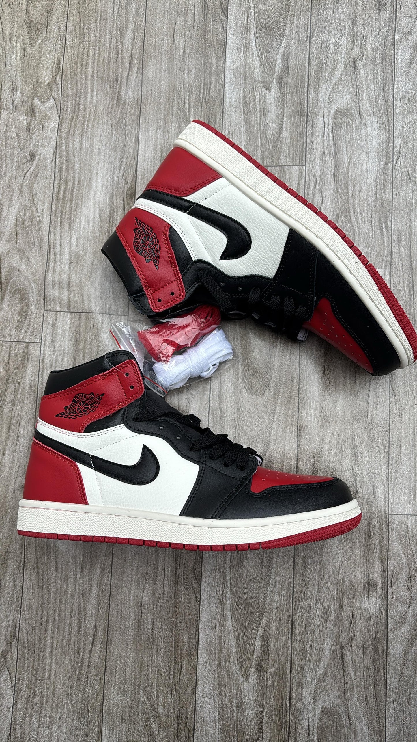 Nike air jordan 1s high bred toe