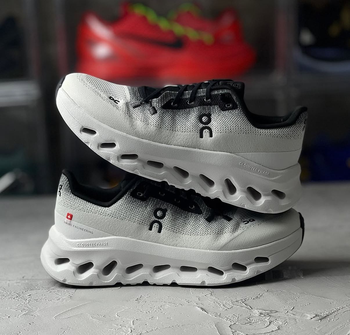 On running cloud tilt black white