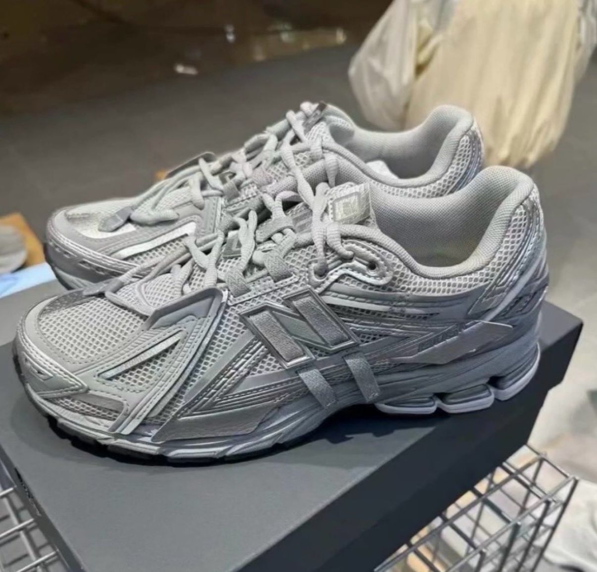 New balance 1906 a concrete silver metallic