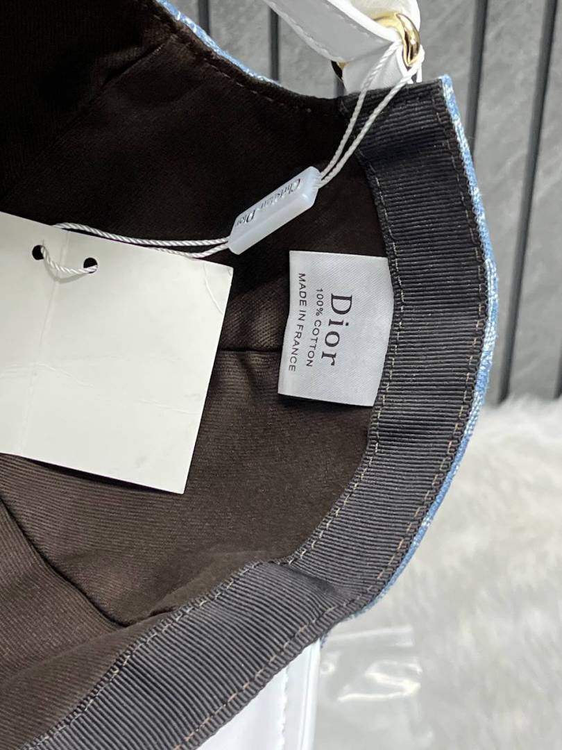 Christian_Dior_White_Denim_Canvas_Premium_Unisex_Cap_With_Brand_Polly_Bag
