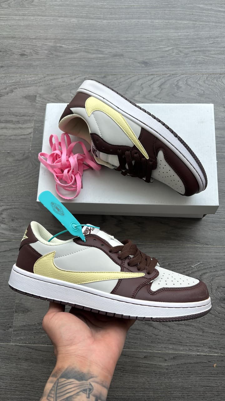 Nike air Jordan Travis scott