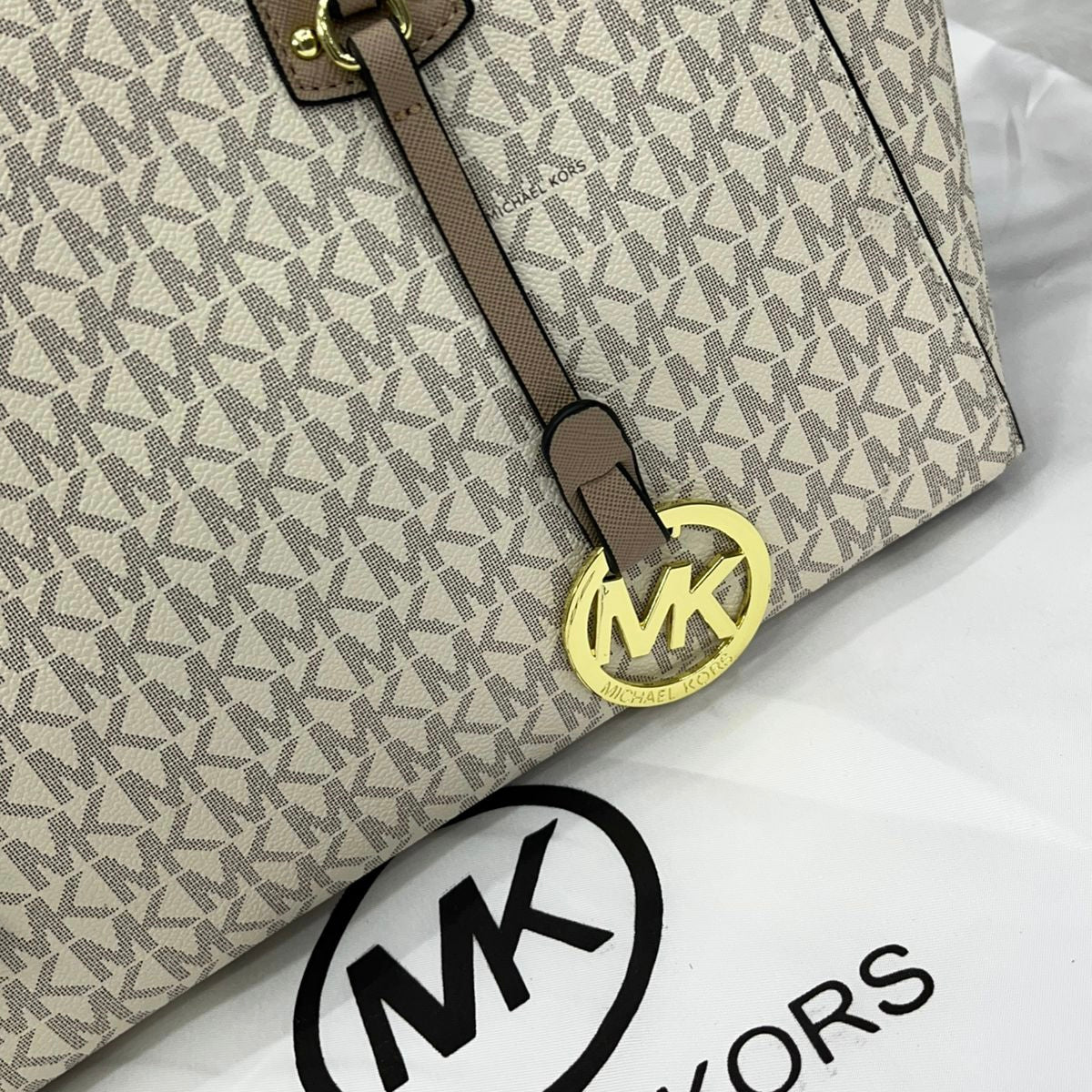 Michael Kors Voyager