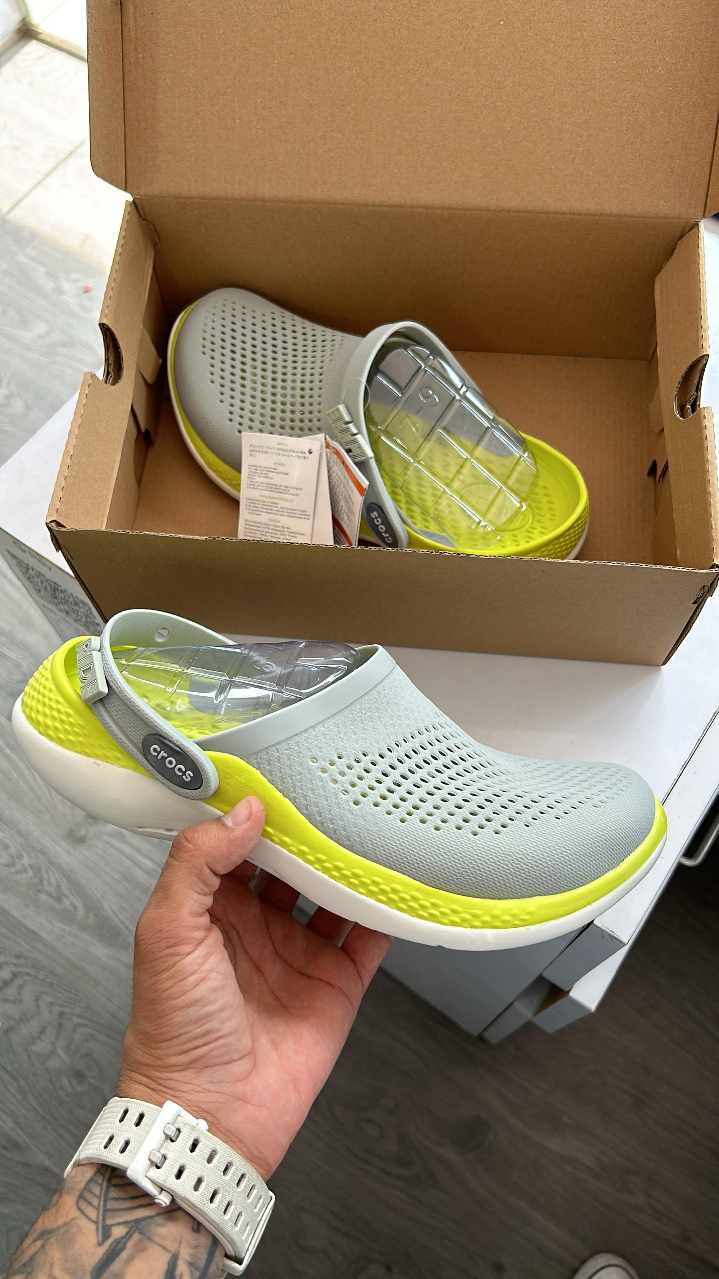 Crocs literide grey with yellow