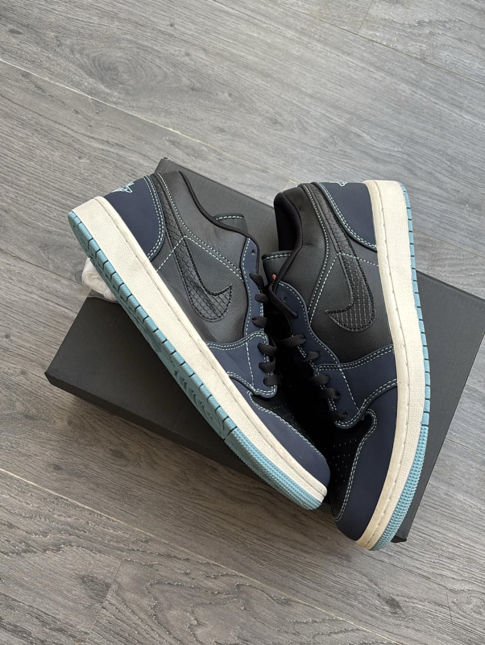 Nike air Jordan 1s low