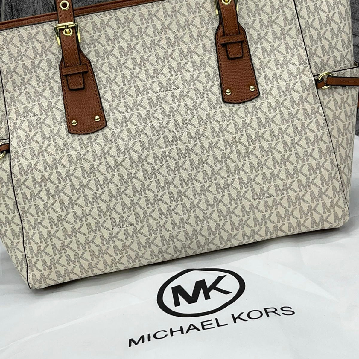 Michael Kors Voyager