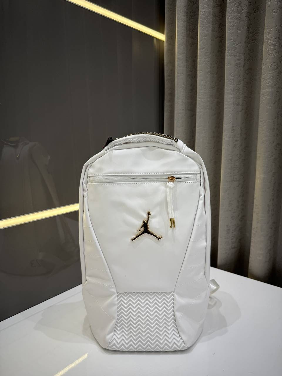 NIKE AIR JORDAN 23 UNISEX WHITE PREMIUM CLASSIC BAGPACK WITH JORDAN SNEAKER KEYCHAIN WITH PREMIUM PACKING