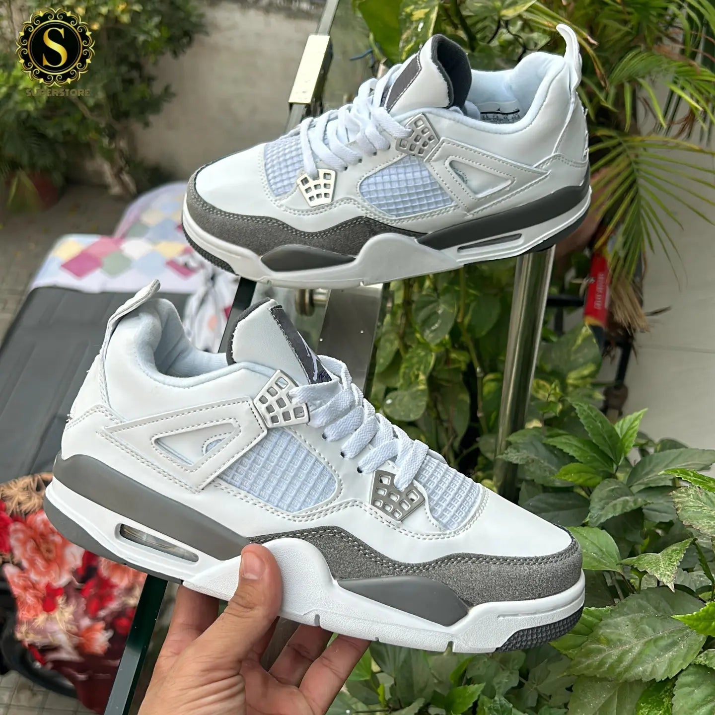 Nike air Jordan retro 4s