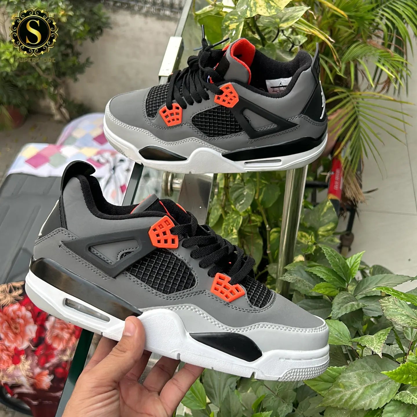 Nike air Jordan retro 4s