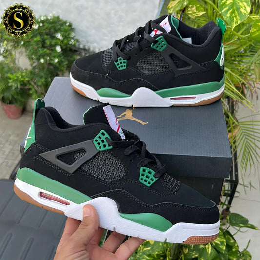 Nike air Jordan retro 4s