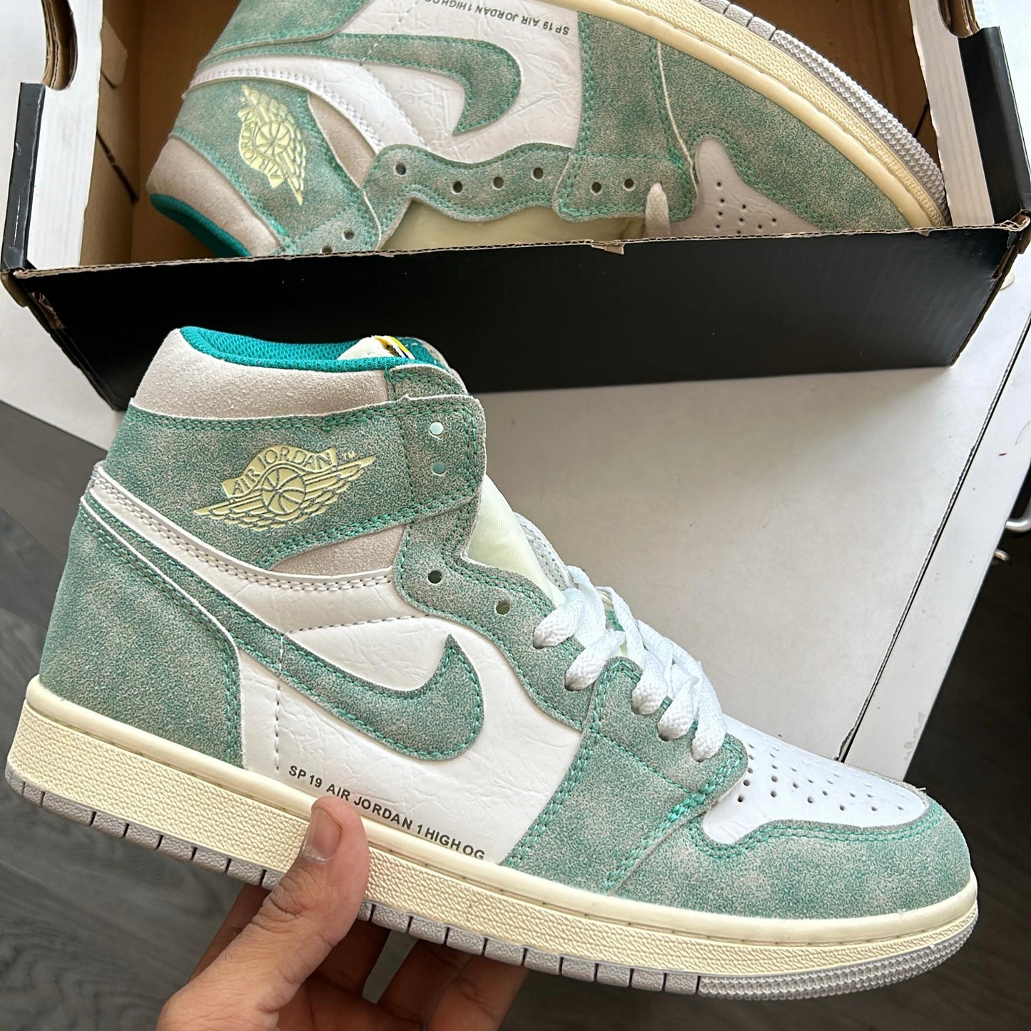 Nike air jordan 1s high og turbo green