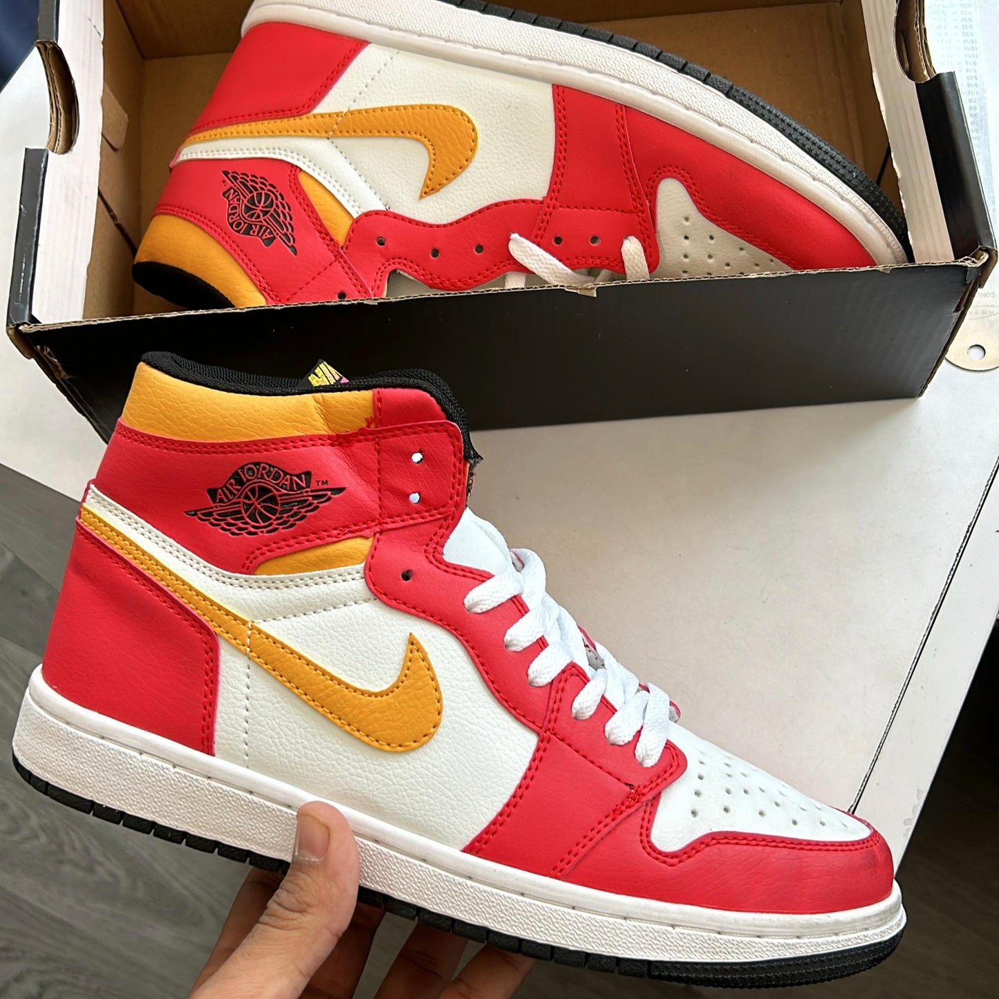 Nike air jordan 1s high OG light fusion red