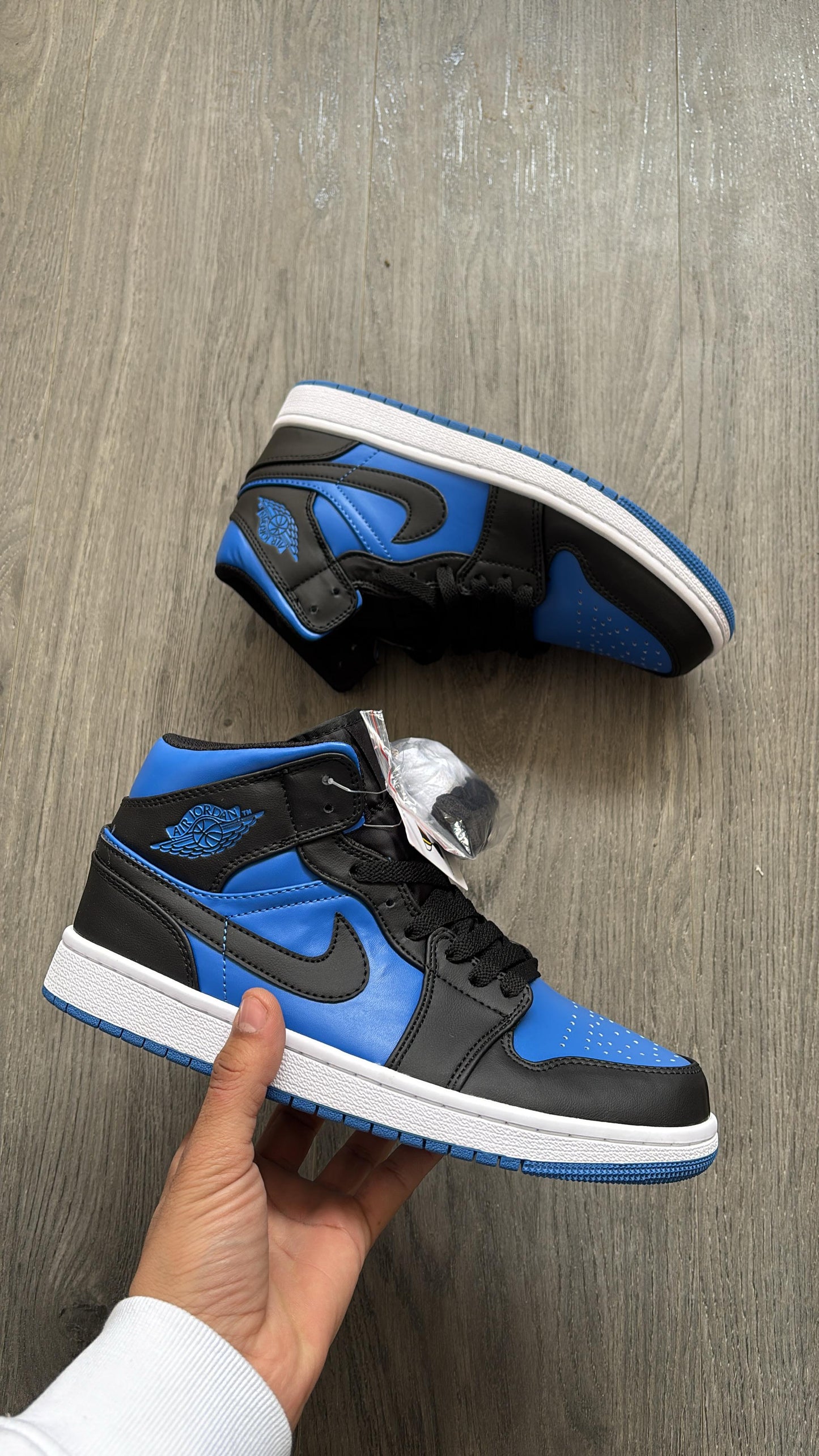 Nike air jordan 1 mid black royal blue