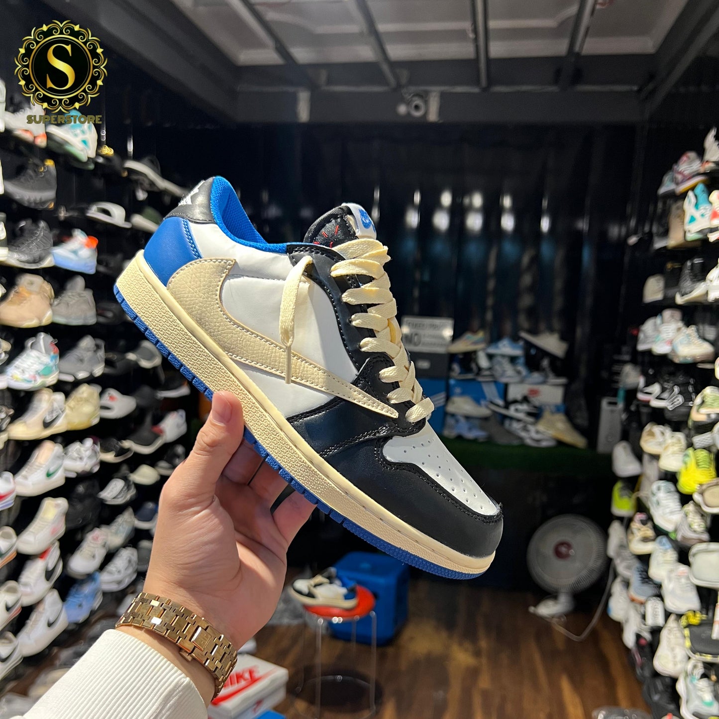 Nike air jordan retro 1 travis scott low x fragments