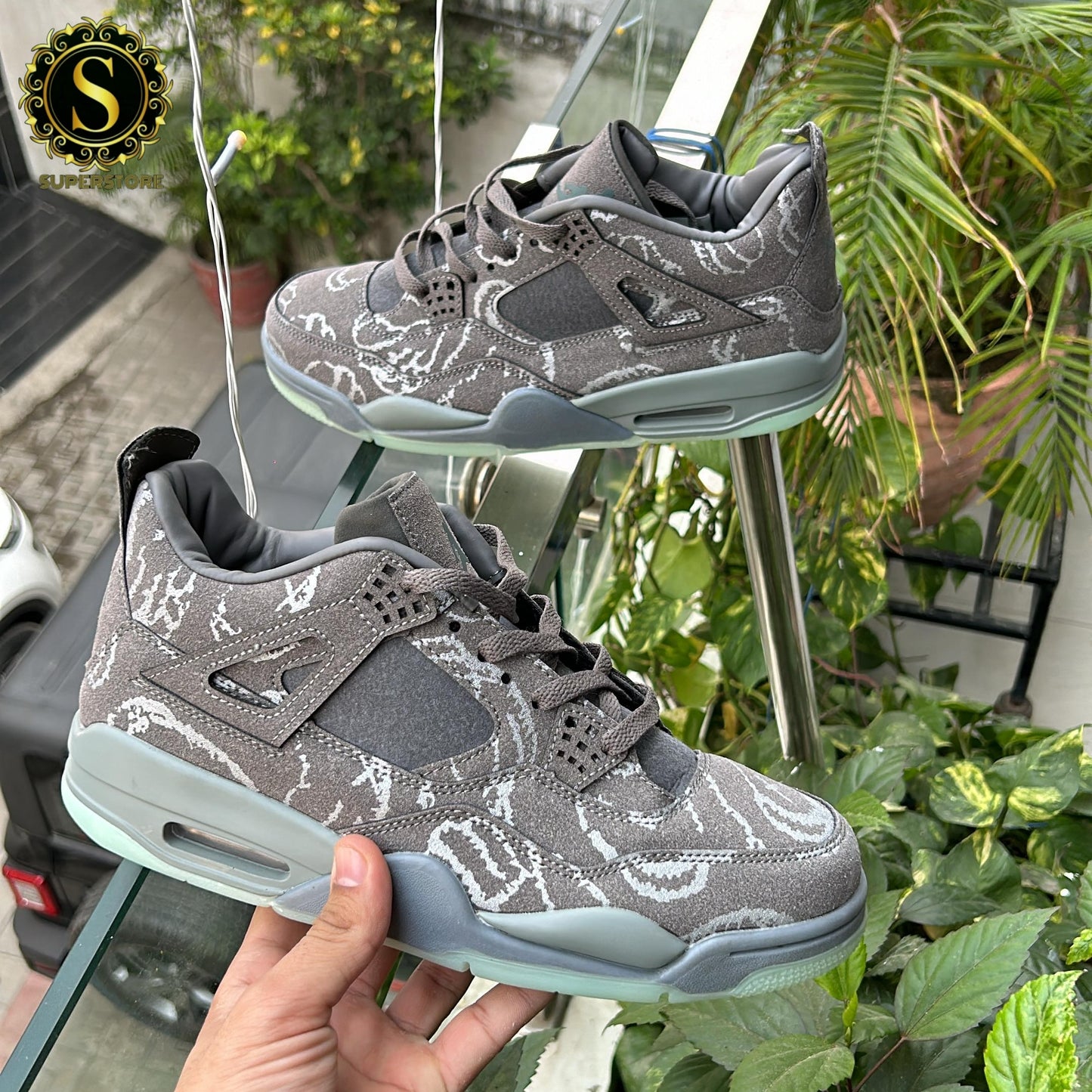 Nike air jordan retro 4 kaws