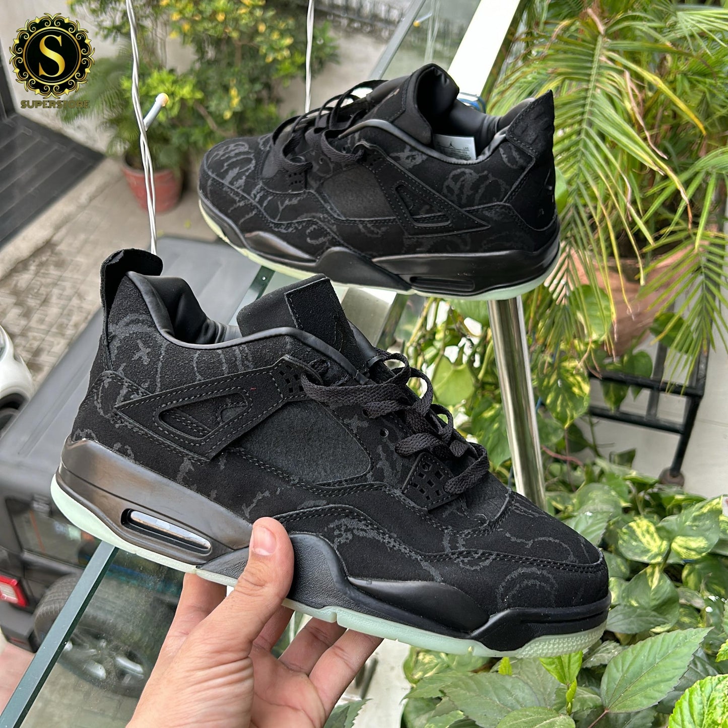 Nike air jordan retro 4 kaws