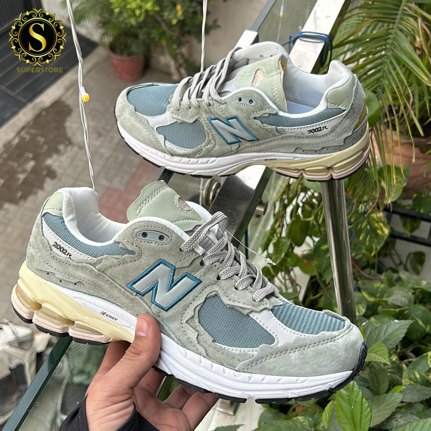 New balance R 2002