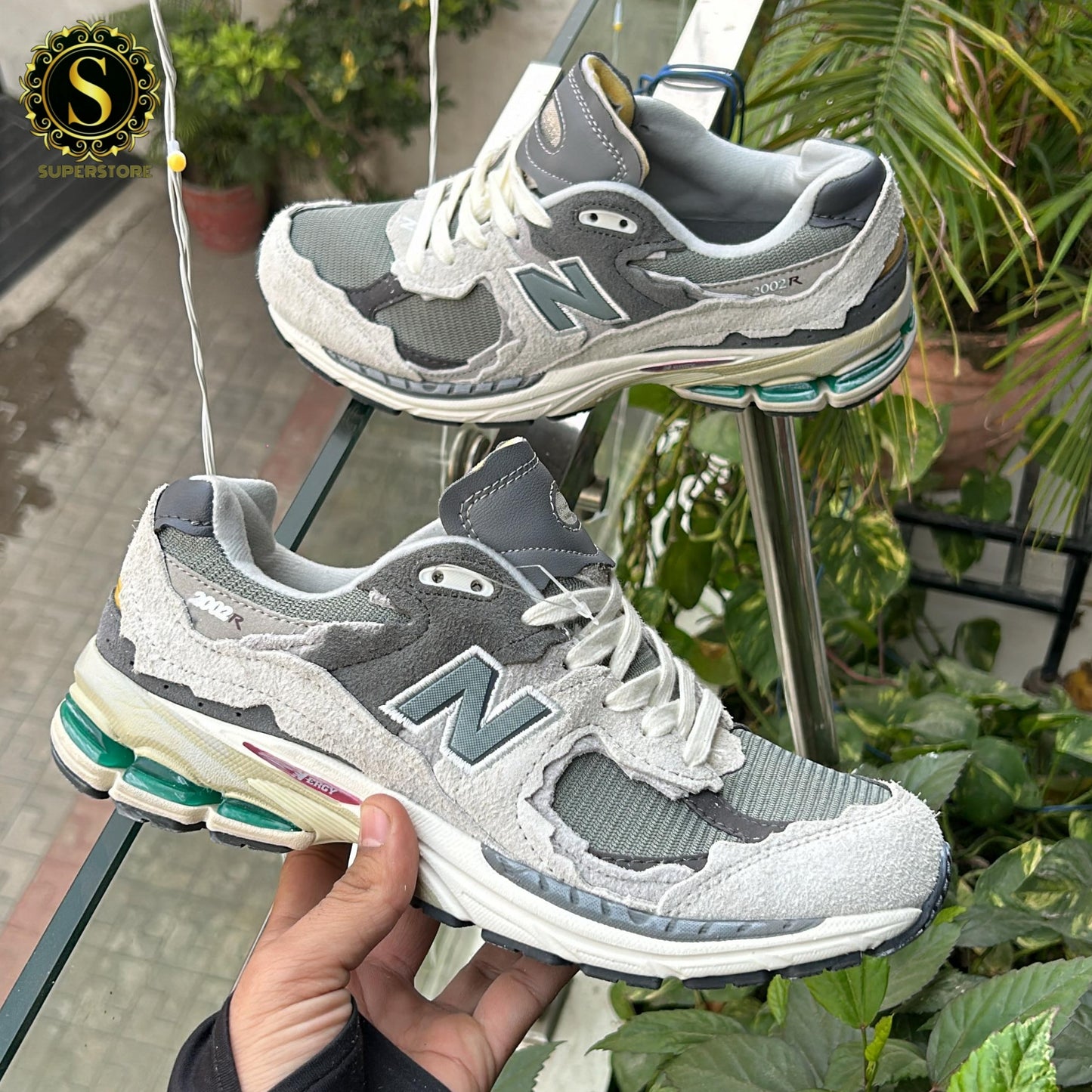 New balance R 2002