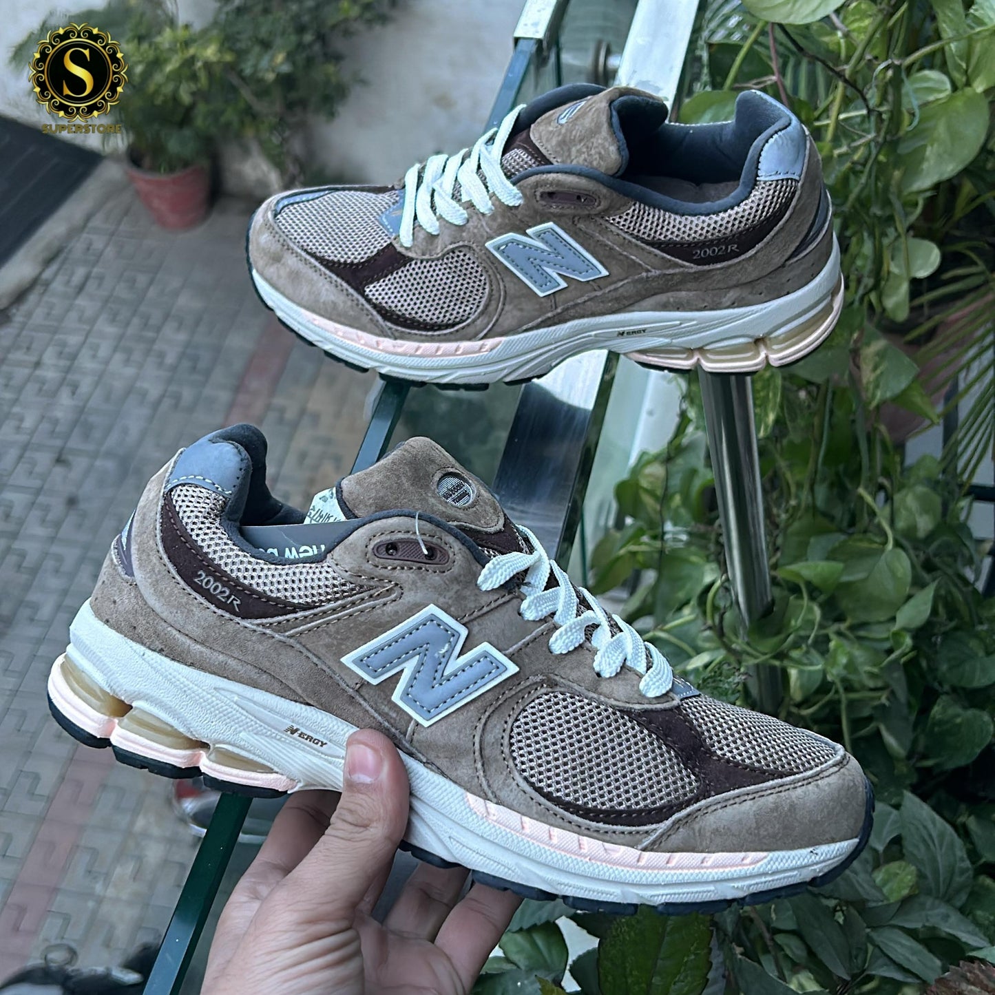 New balance 2002R