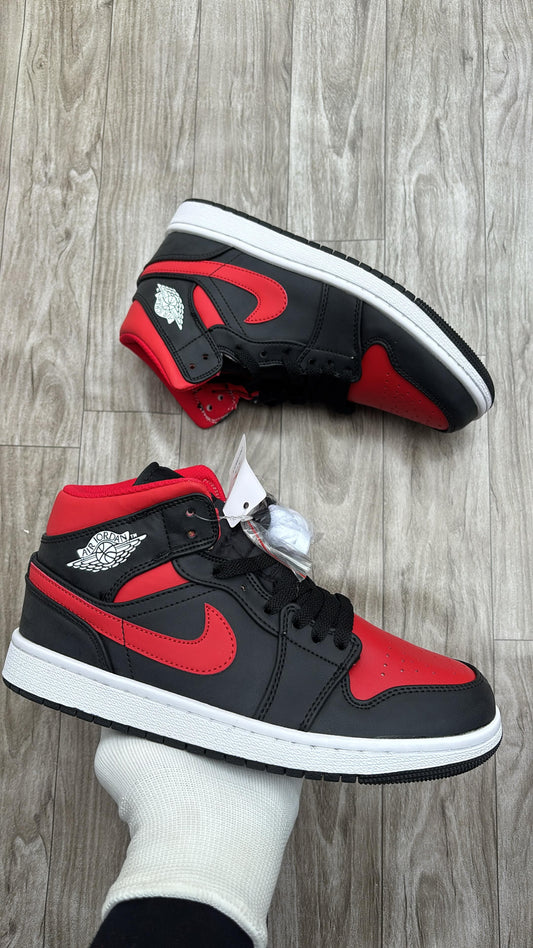 Nike air jordan 1s mid gs black varsity red summit