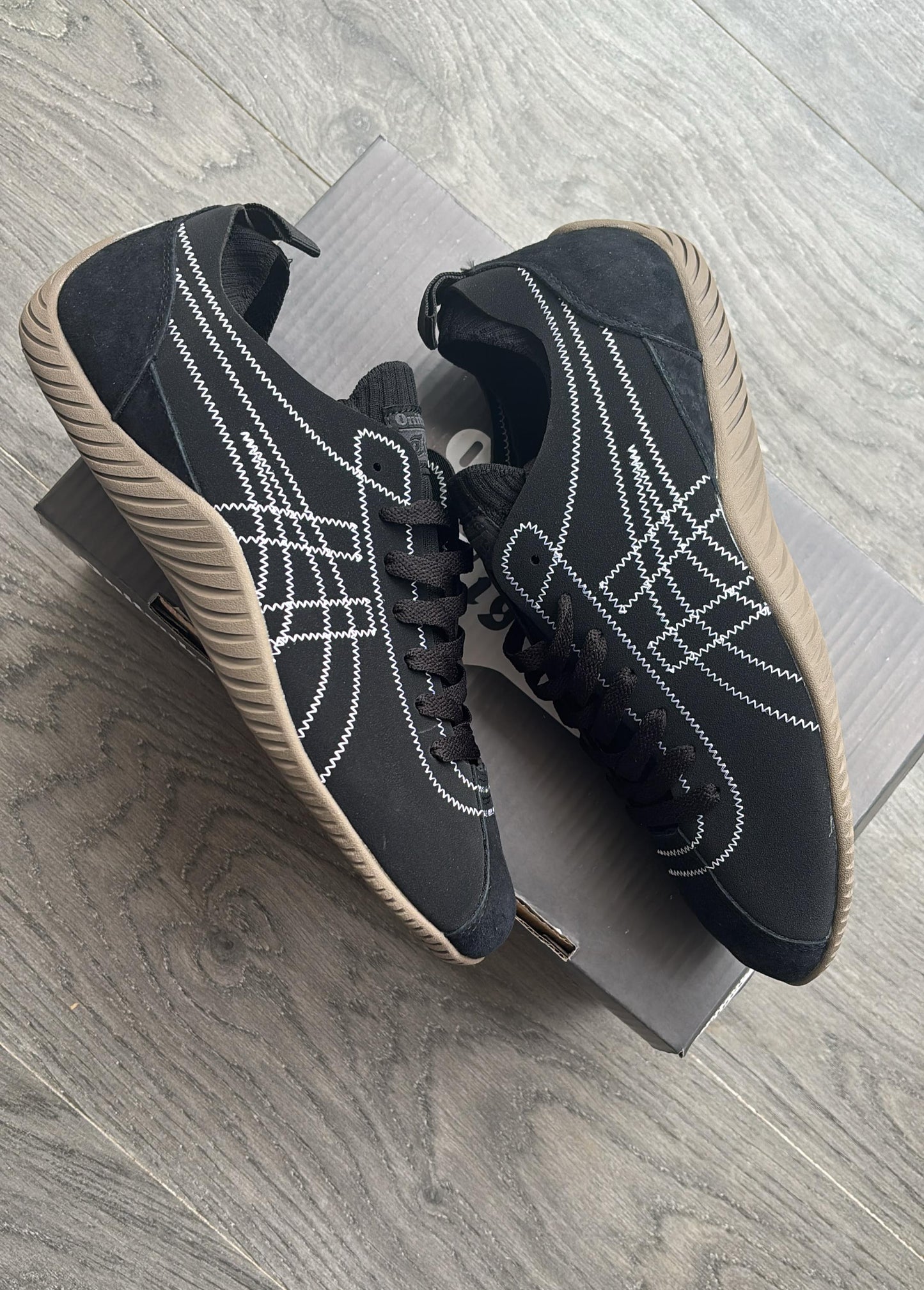 Ontisuka tiger sclaw