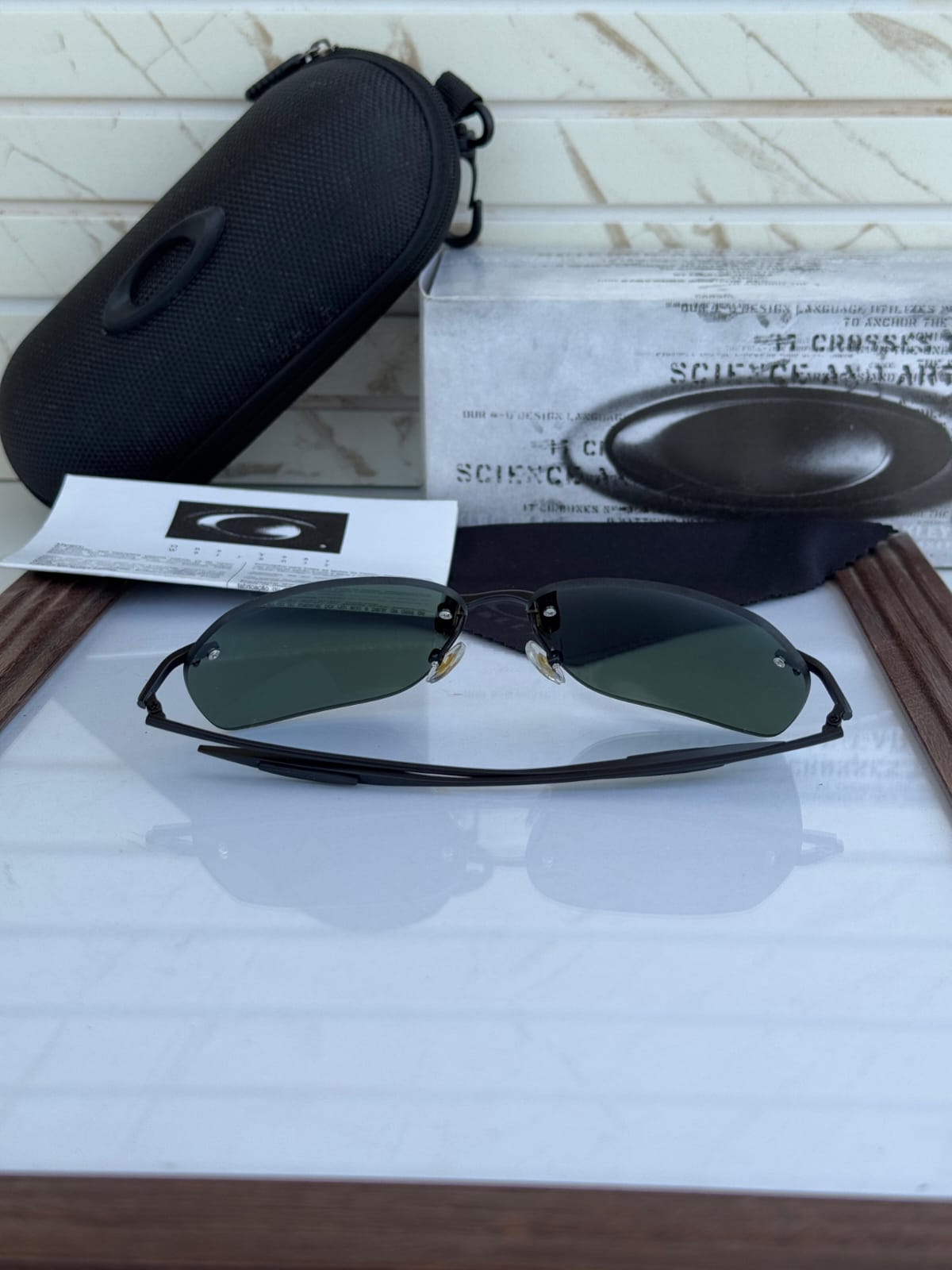 OAKLEY