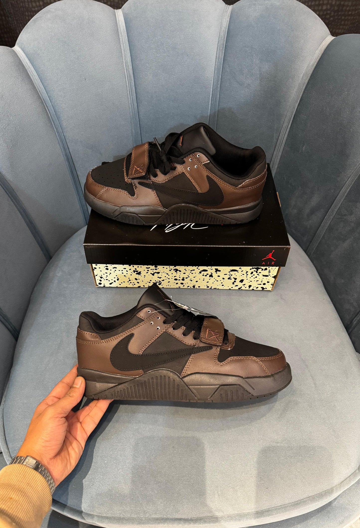 Nike air jordans retro travis scott cut the check dark mocha