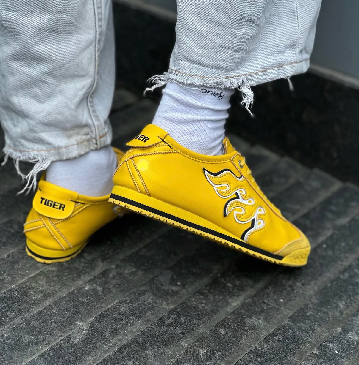 Onitsuka tiger sd fire yellow