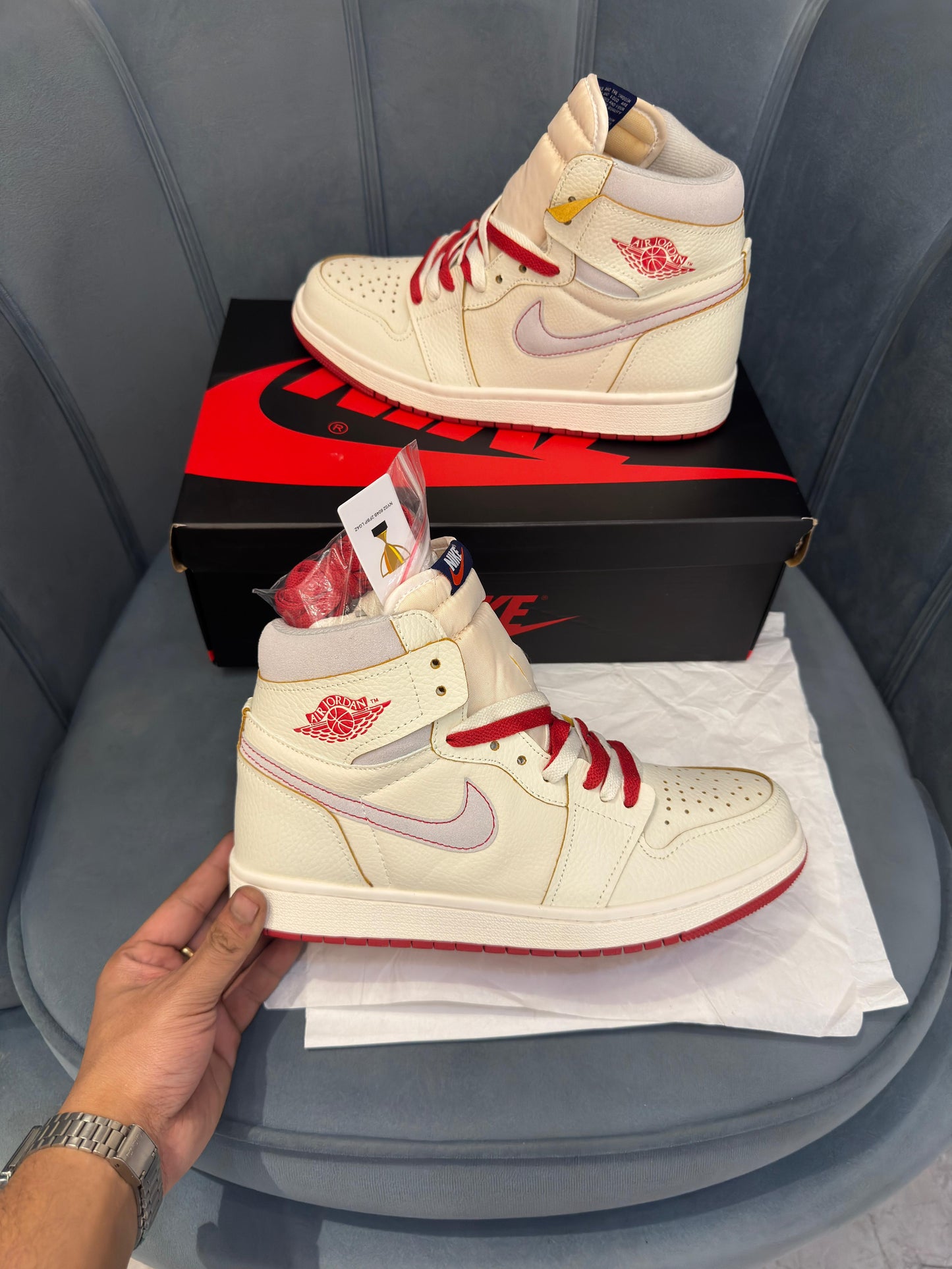 Nike air jordan retro 1 mid cinnabar