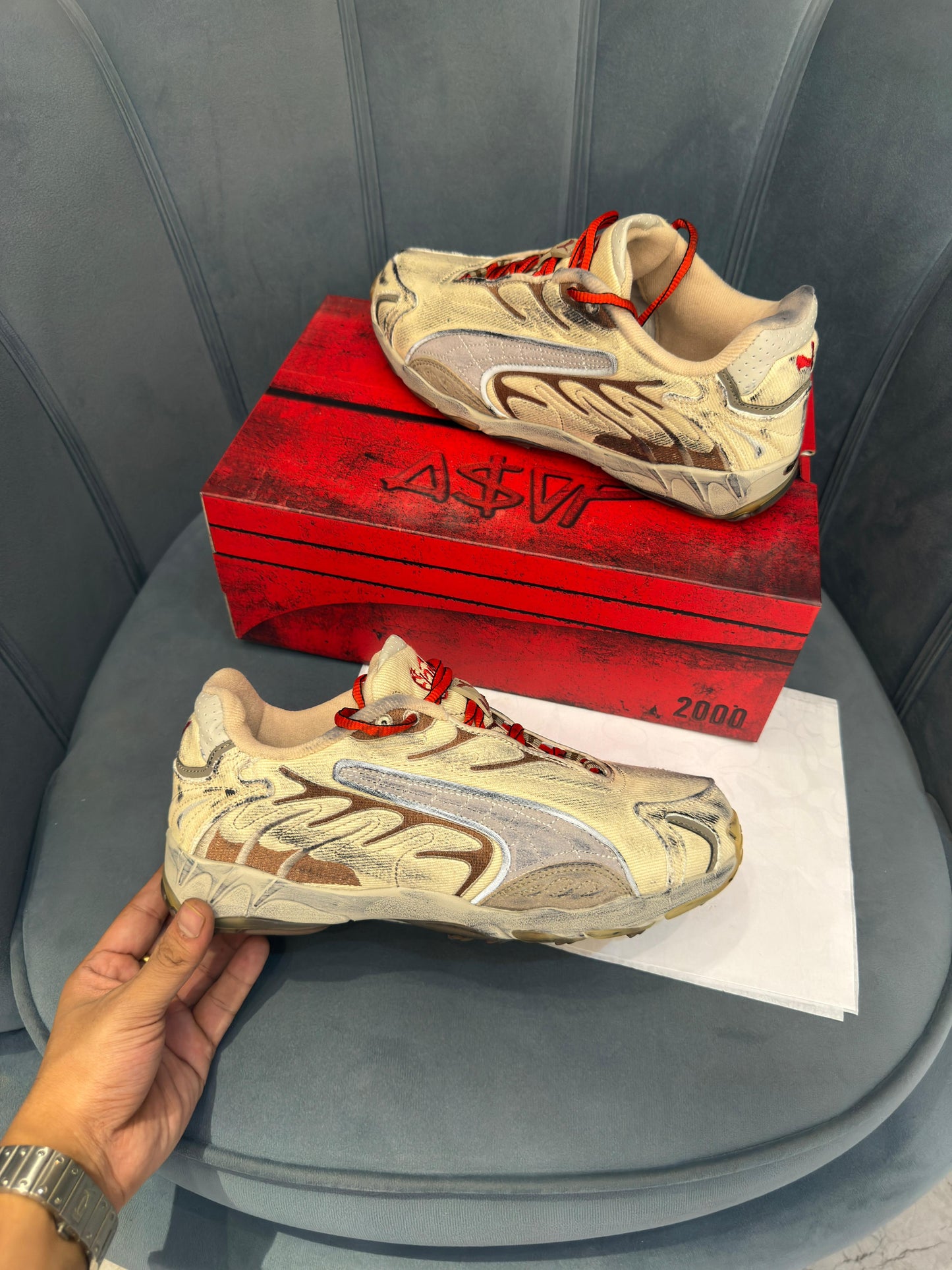 Puma inhale asap beige red white