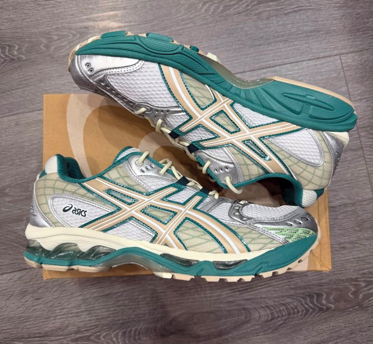 Asics nimbus 10.1 offwhite green