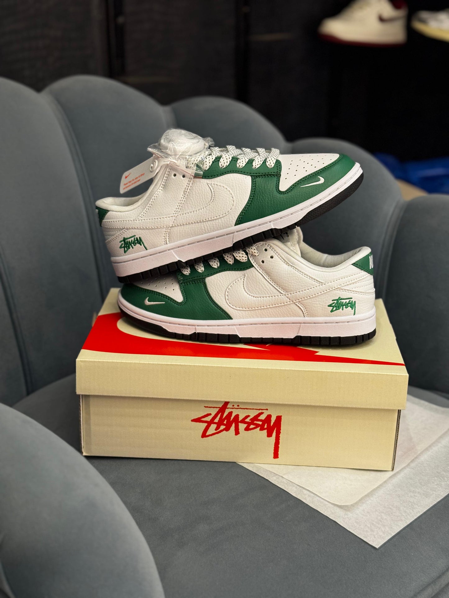 Nike air jordans retro 1 low undefeated