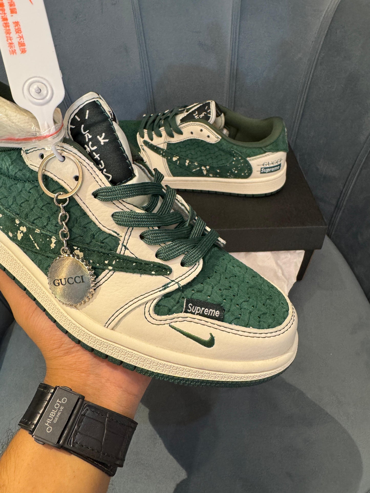 Nike air jordan retro 1 reverse supreme gucci